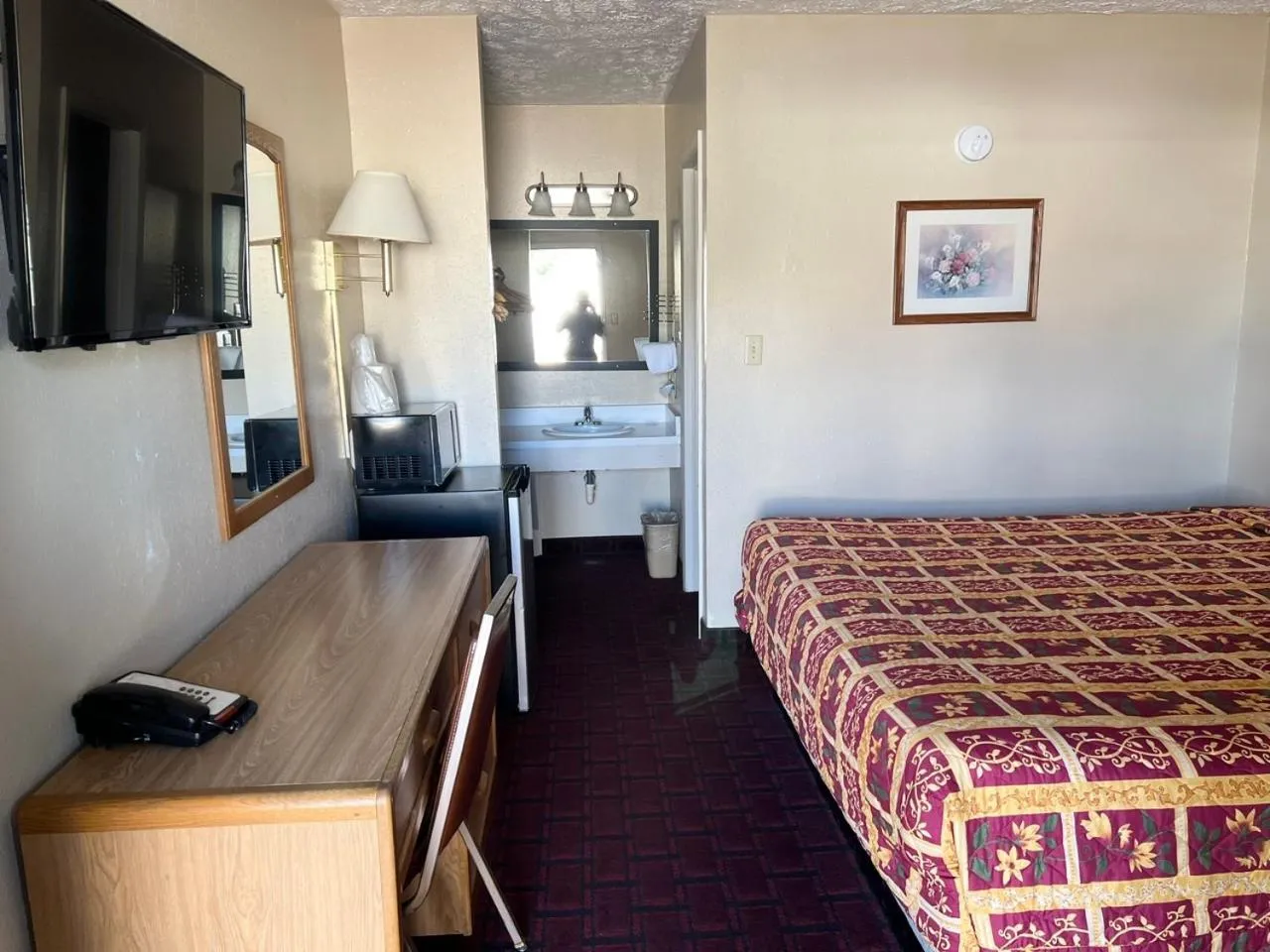 Bed in Economy Inn McCook