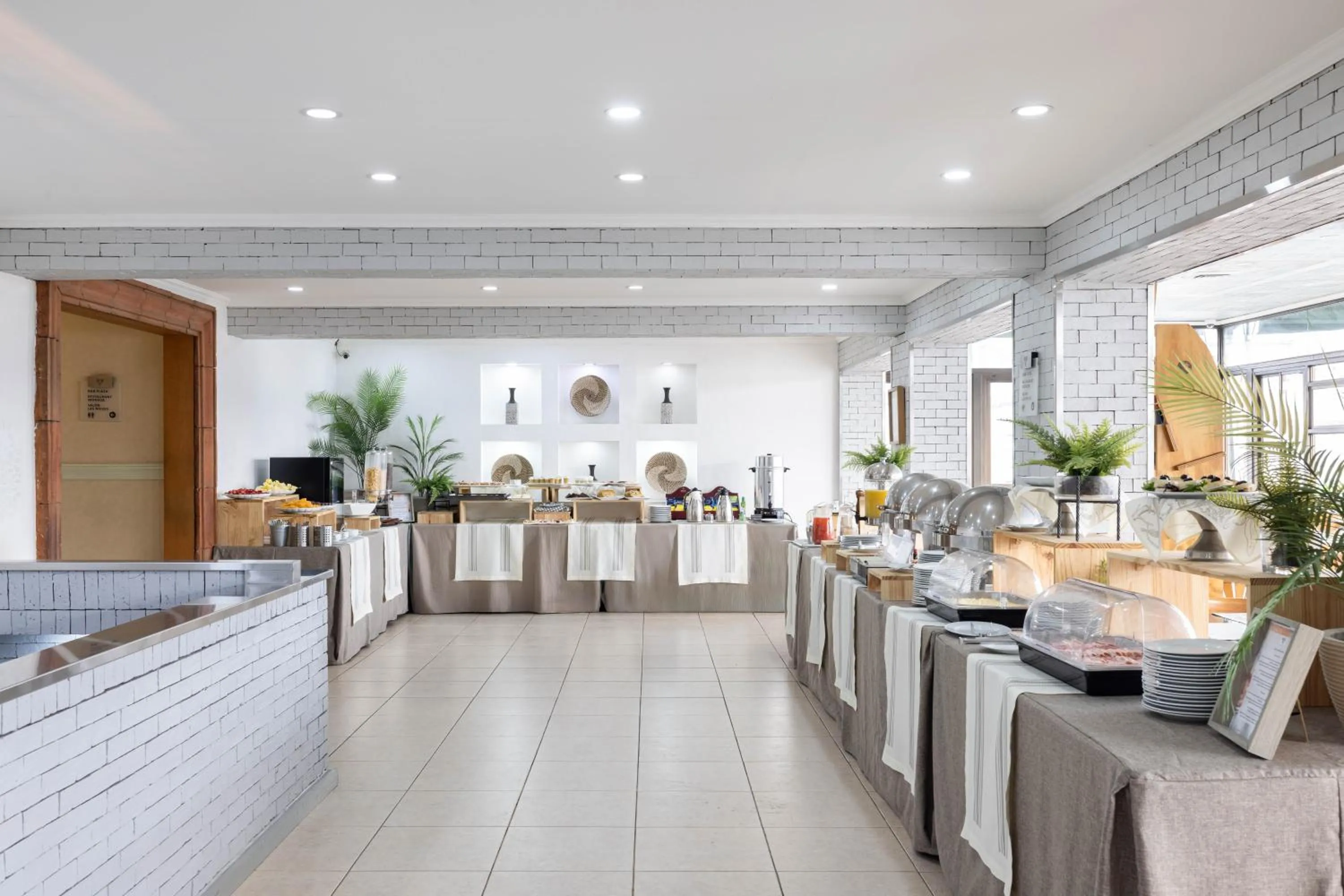 Buffet breakfast in Hotel Gran Palace