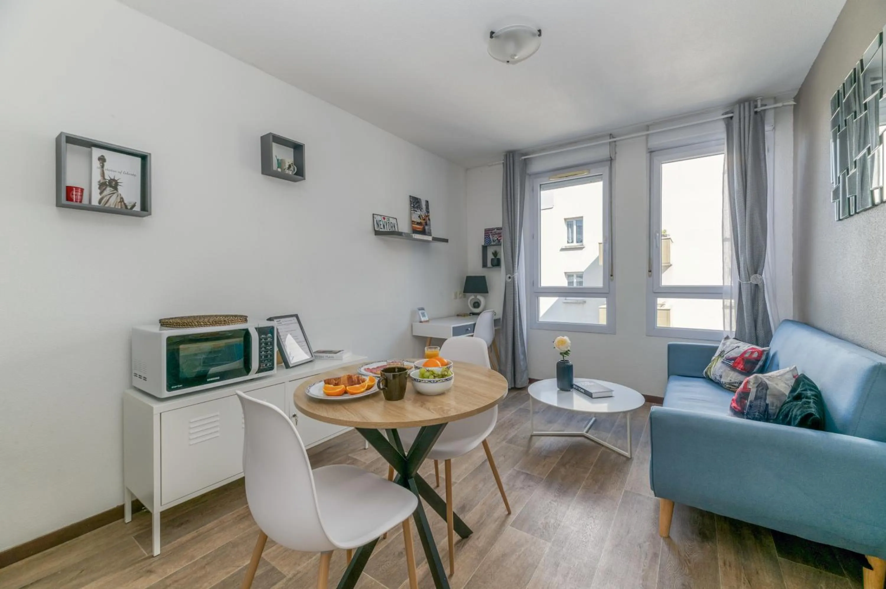 Living room in R'Apparts T2 Le New York