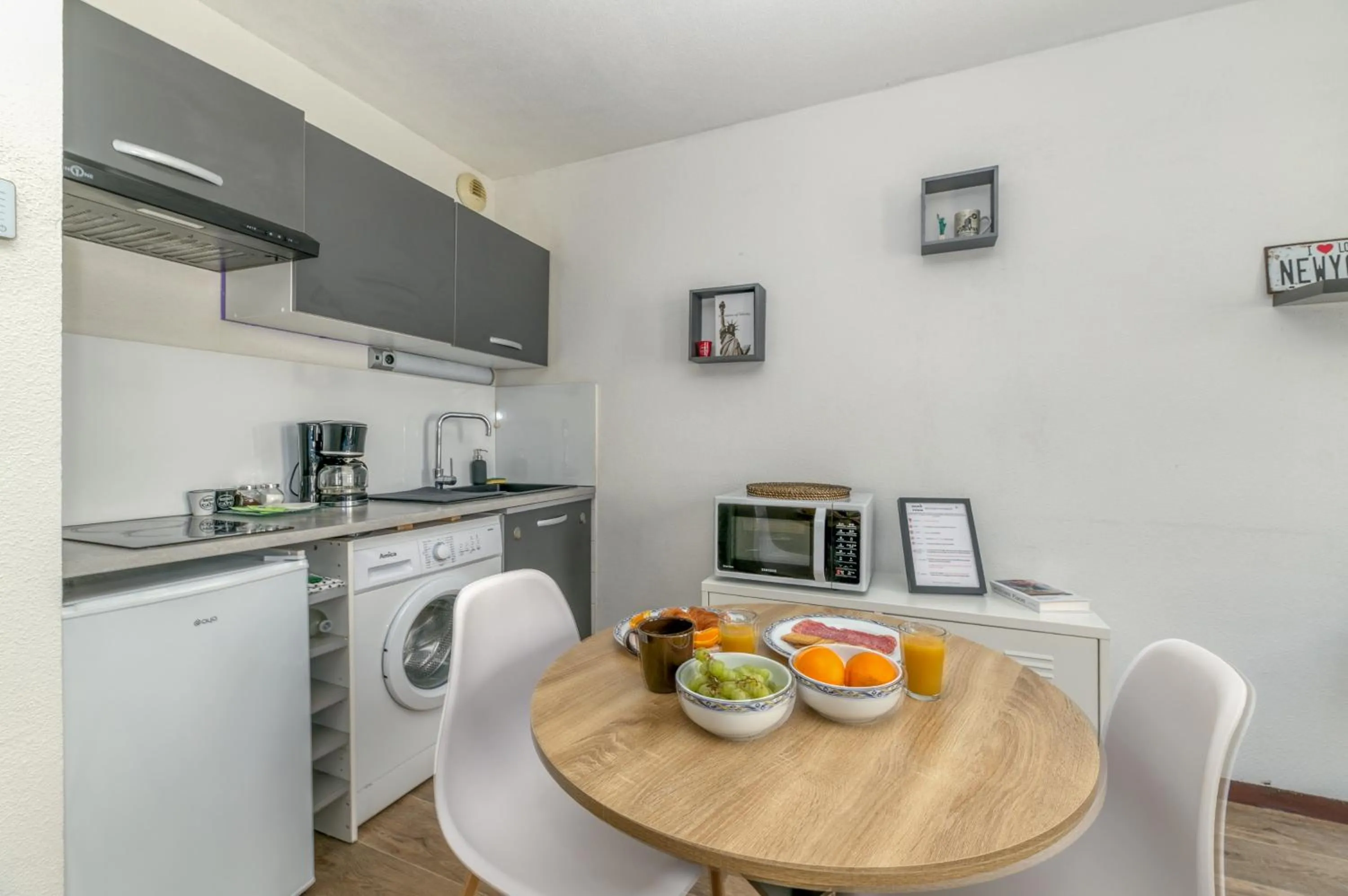 kitchen in R'Apparts T2 Le New York