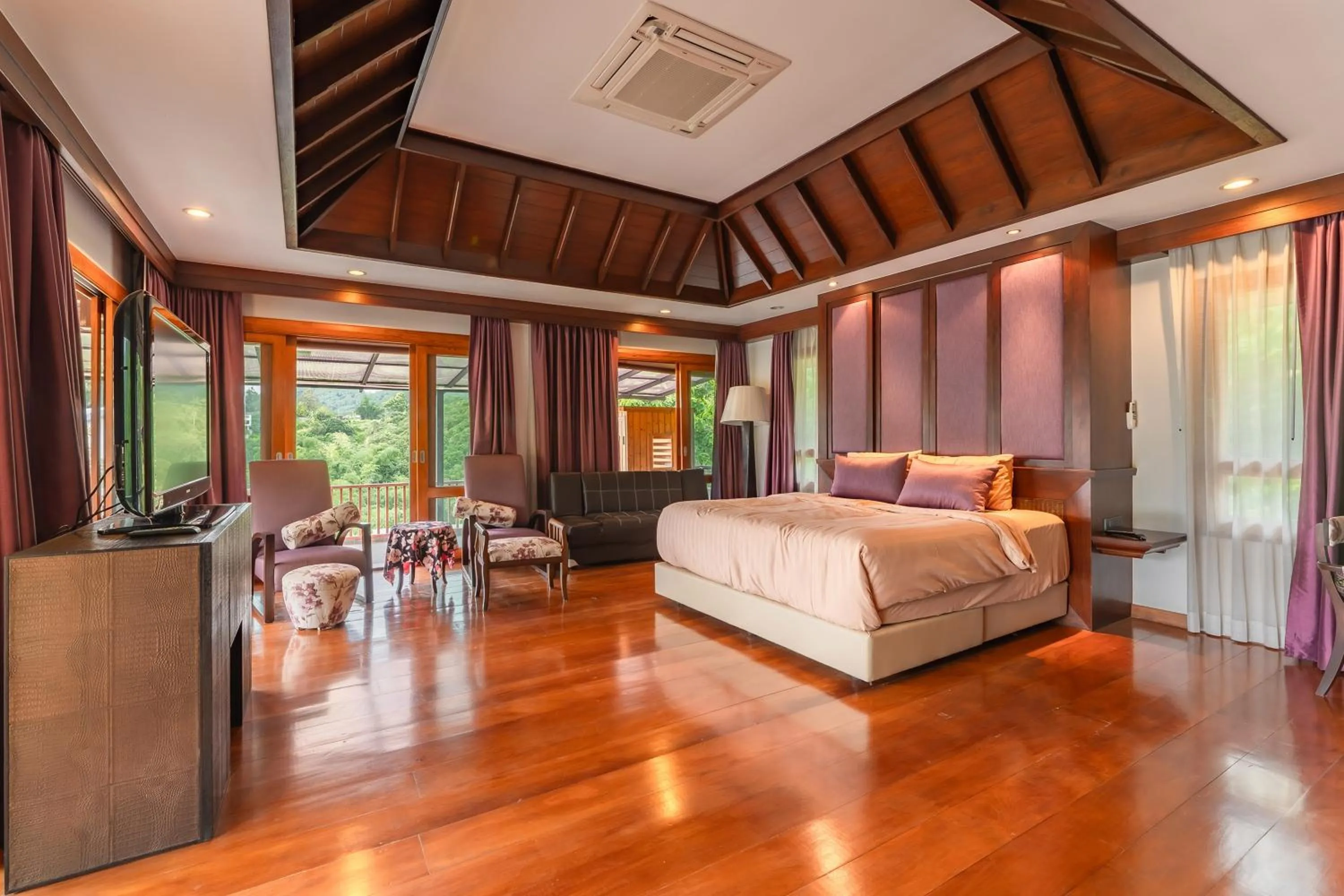 Bed in Guru Resort Chiang Mai