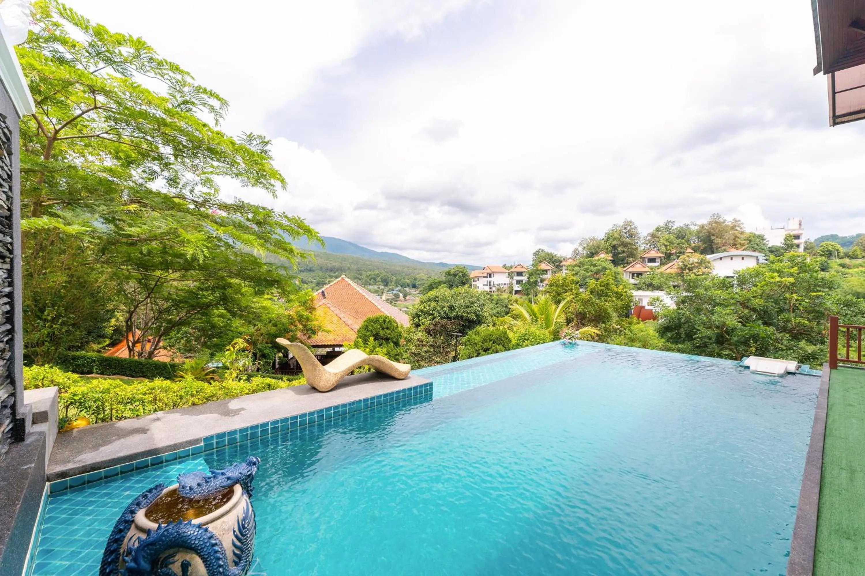 Swimming pool in Guru Resort Chiang Mai