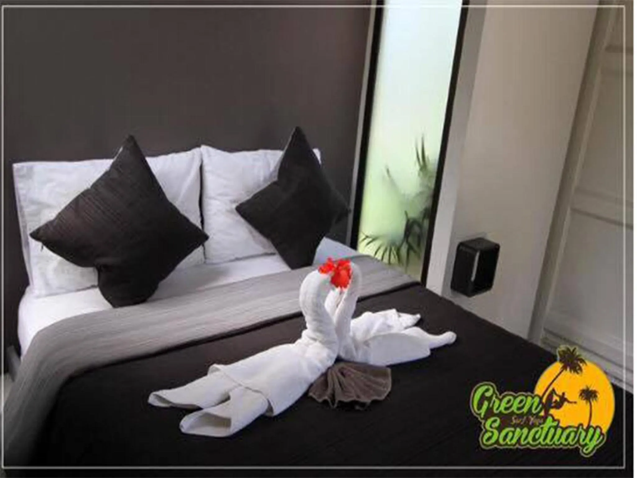 Staff, Bed in Green Sanctuary Hotel