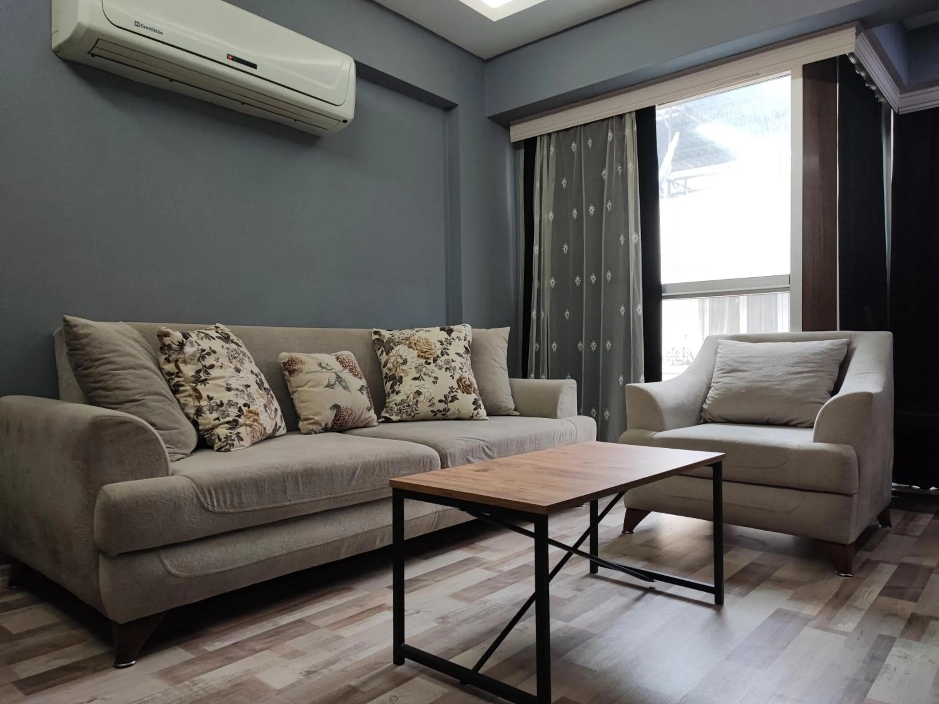 Smyrna Homes & Suits