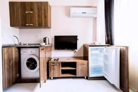 Smyrna Homes & Suits