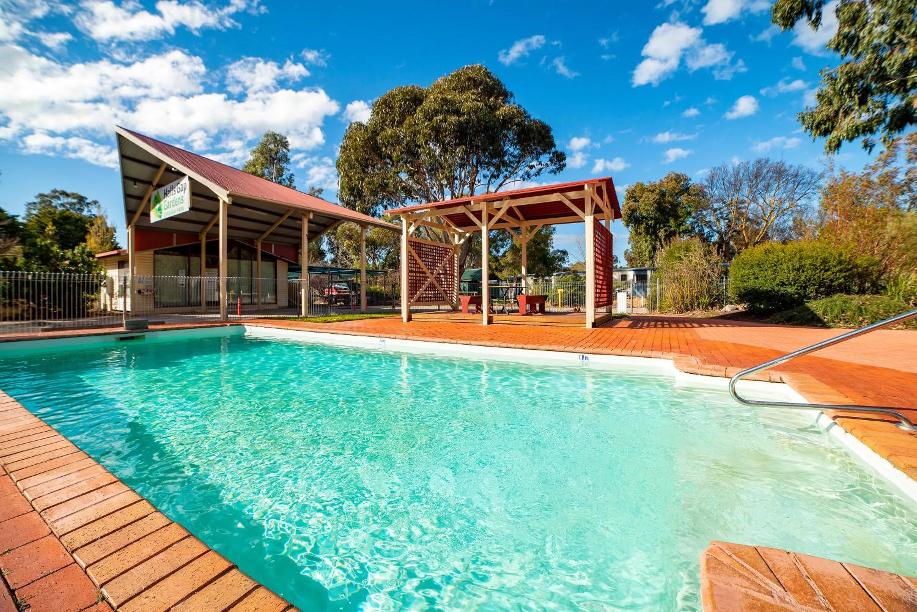 Swimming pool in Breeze Holiday Parks - Grampians
