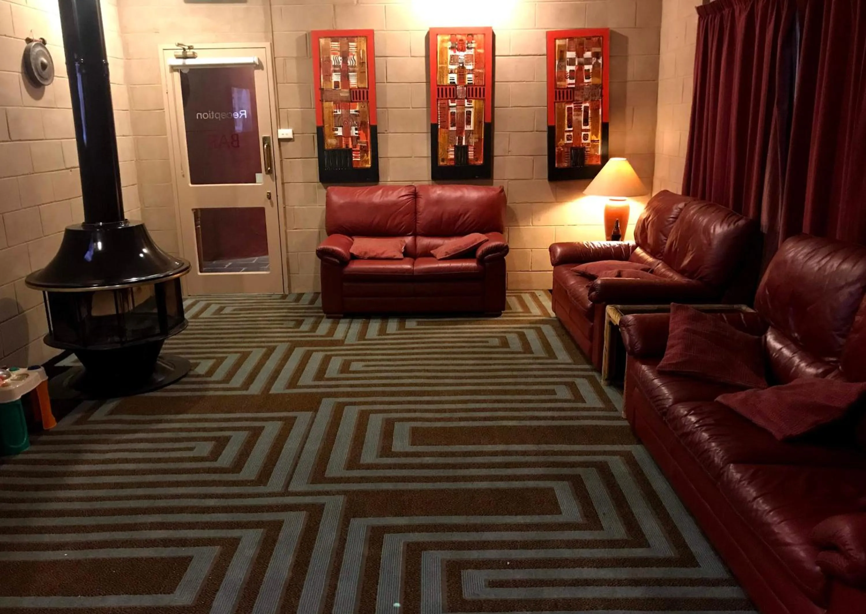 Lounge or bar in Cottonwood Lodge