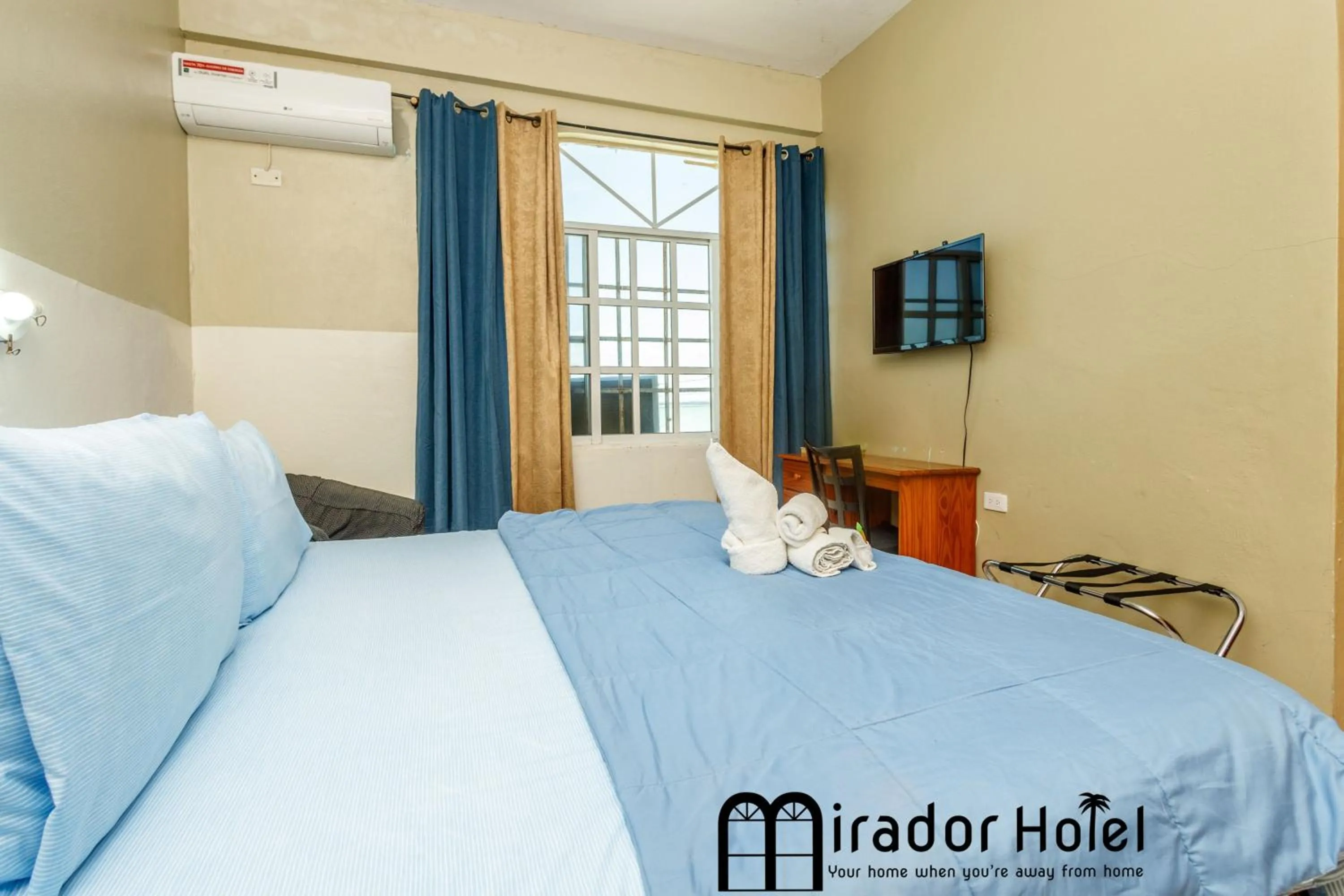 Bed in Mirador Hotel