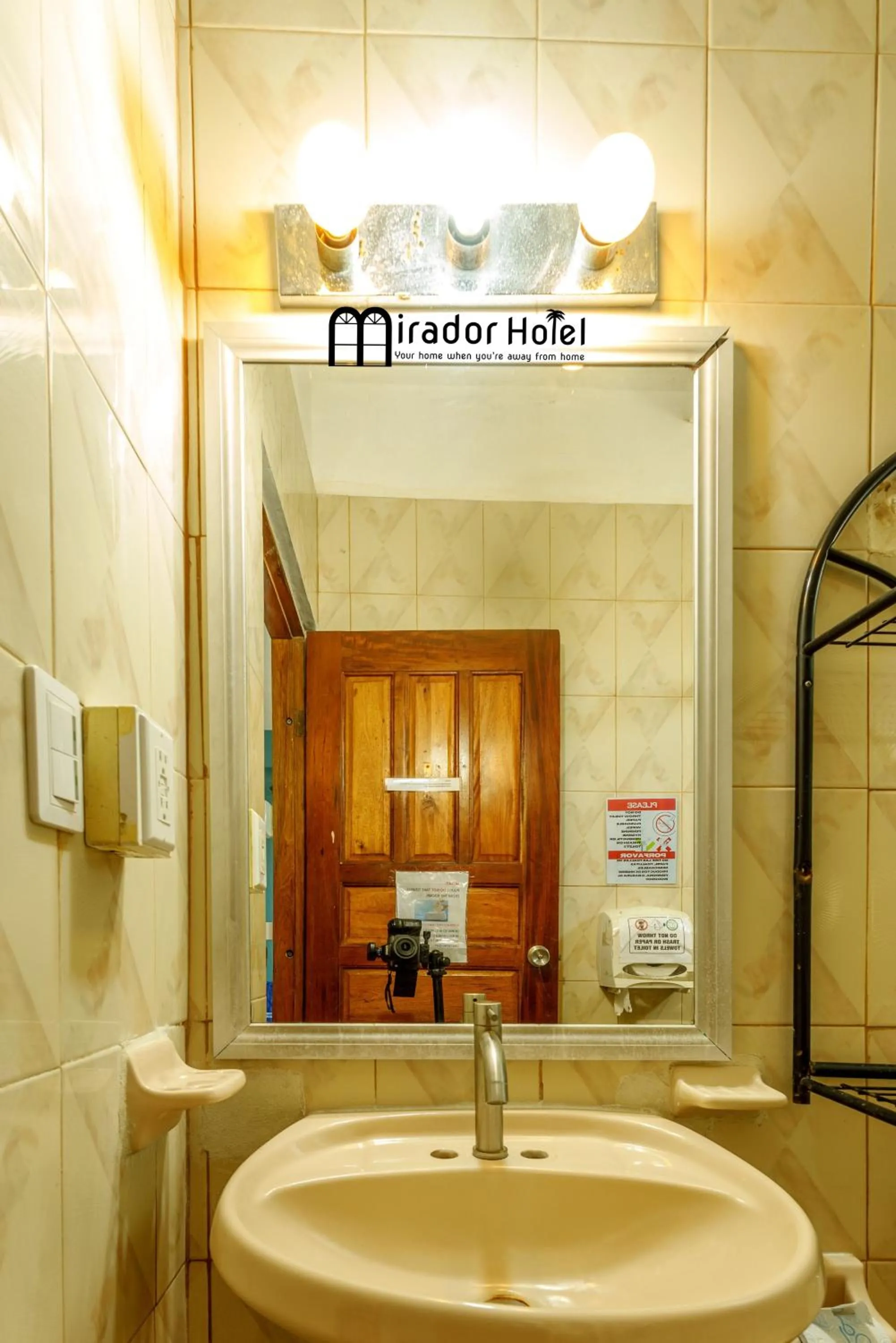 Bathroom in Mirador Hotel