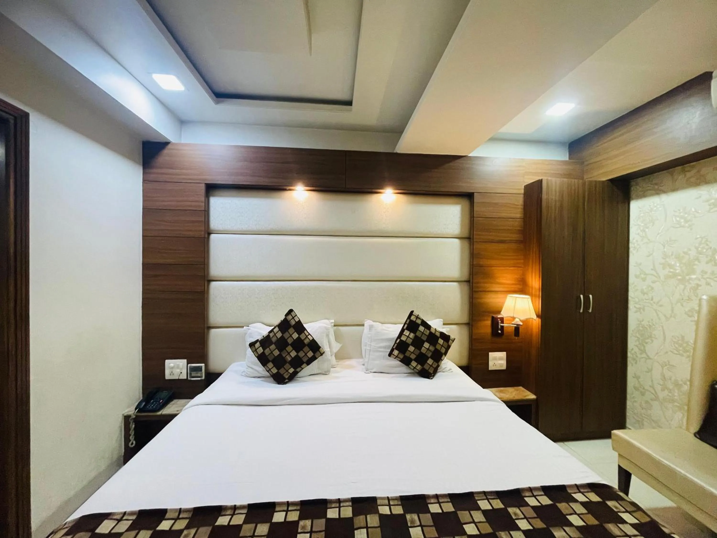 Bed in Hotel Kc Inn Ajmer