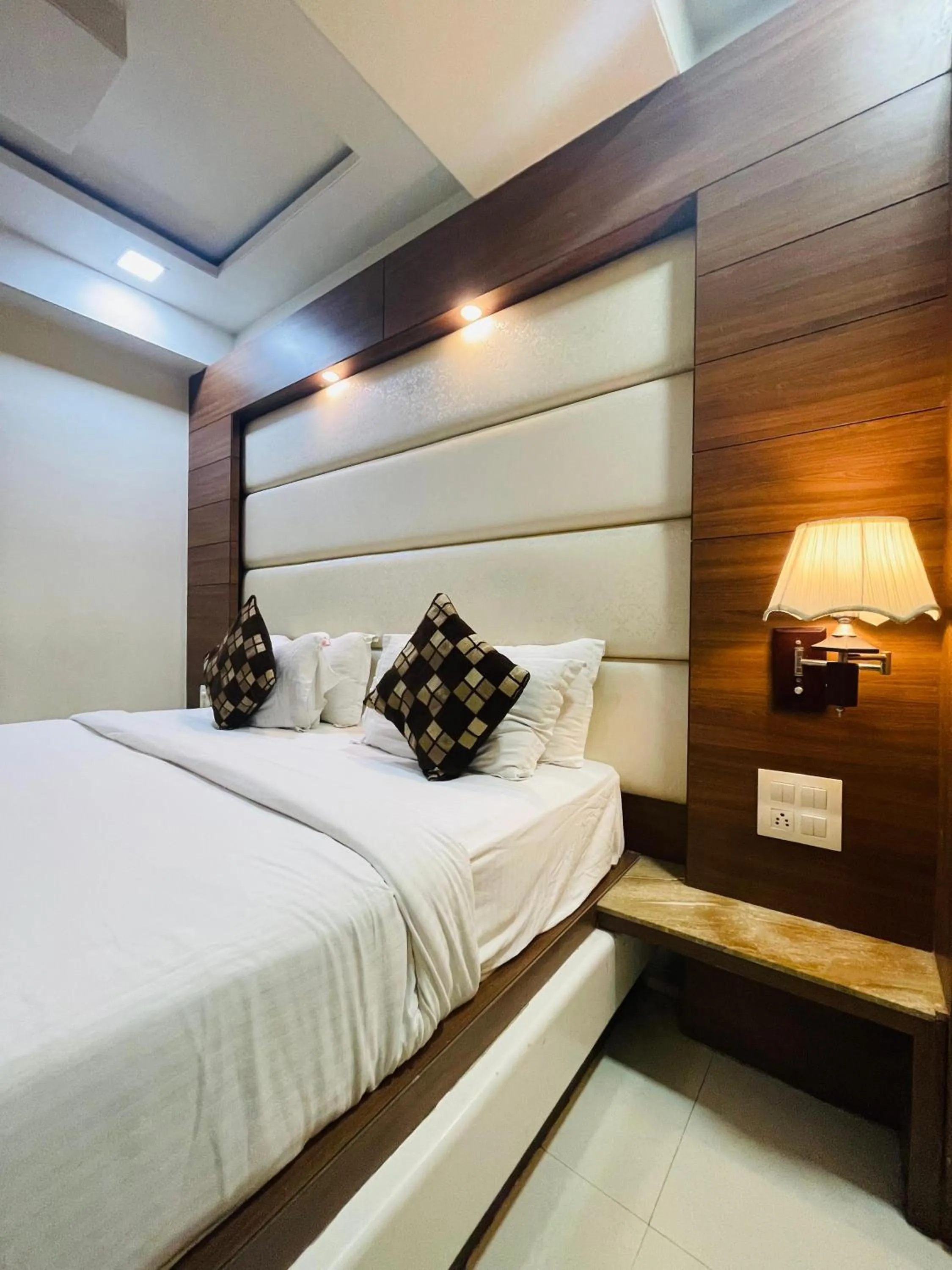 Bed in Hotel Kc Inn Ajmer