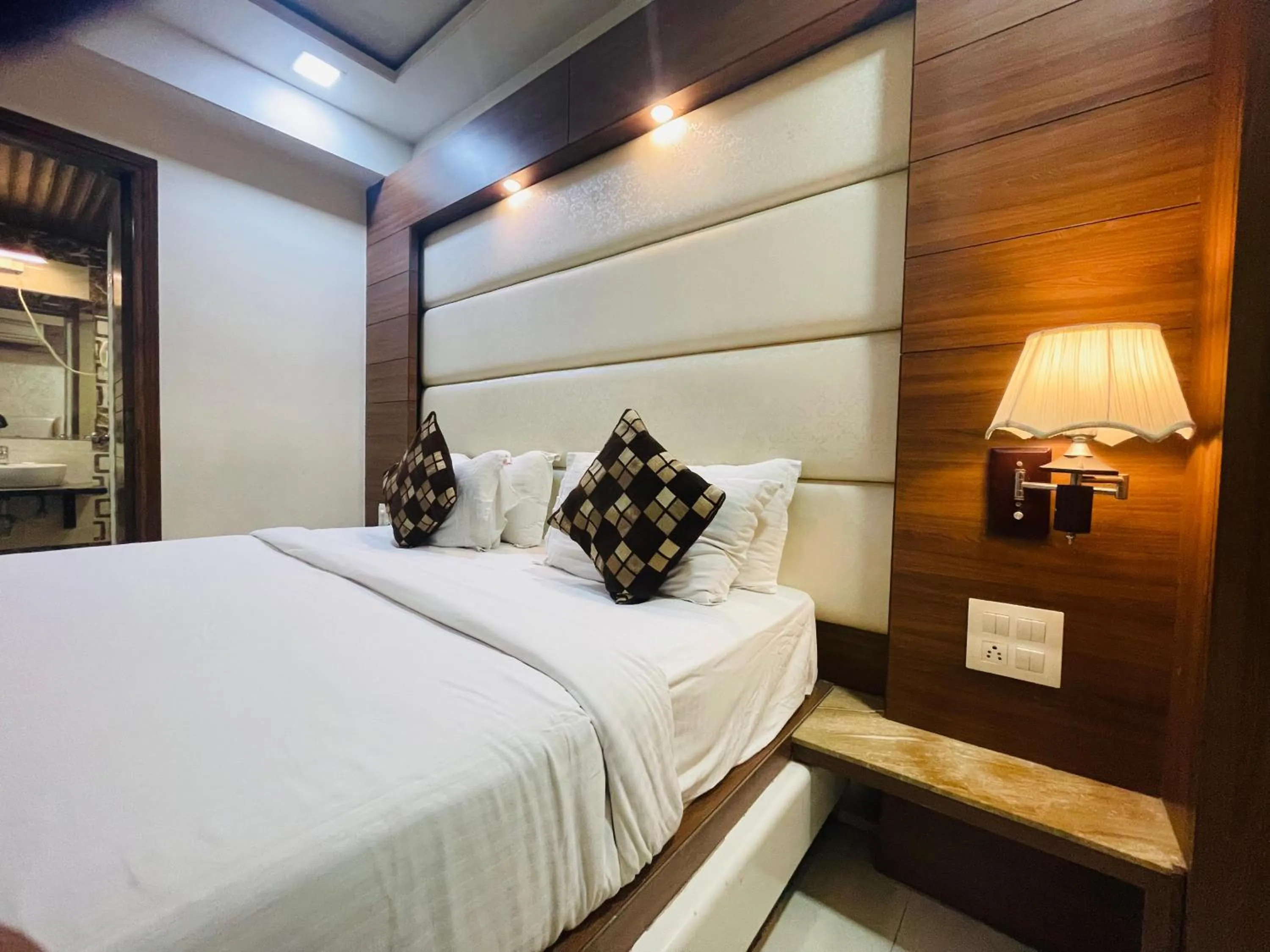 Bedroom, Bed in Hotel Kc Inn Ajmer