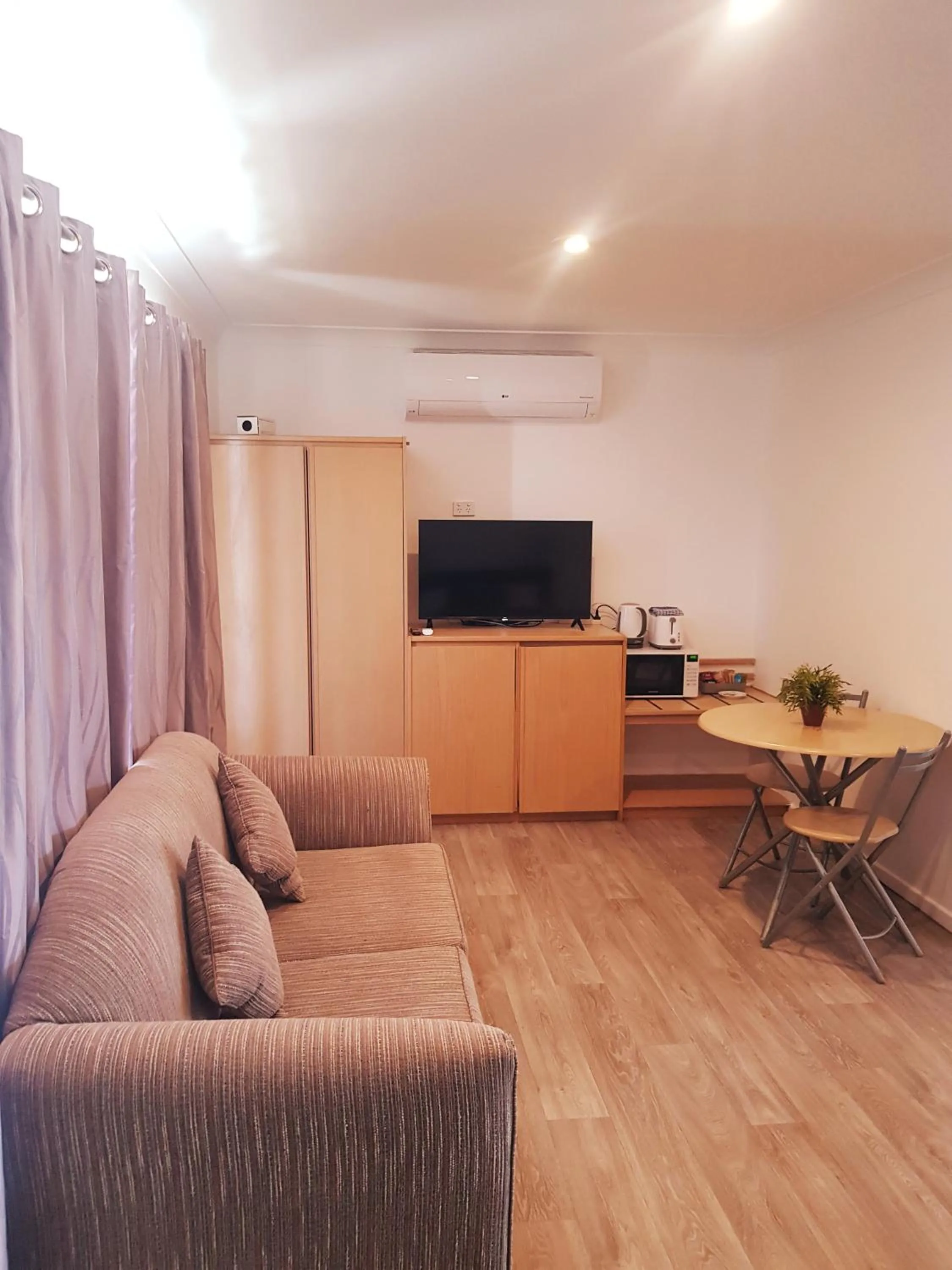 Coffee/tea facilities in The Major Mitchell Motel