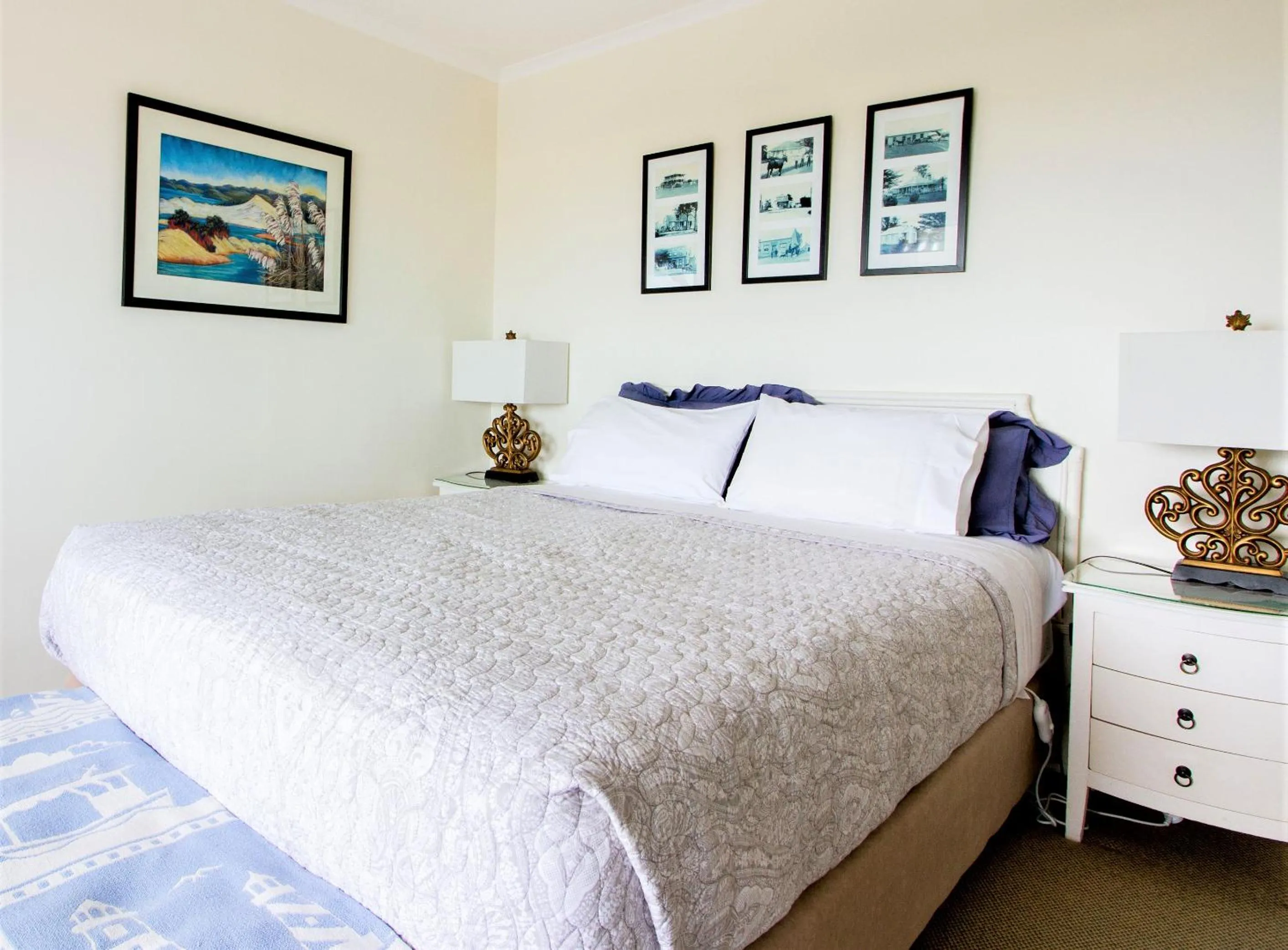 Beachcomber B&B Queen Room with Sea View in Mangawhai Lodge