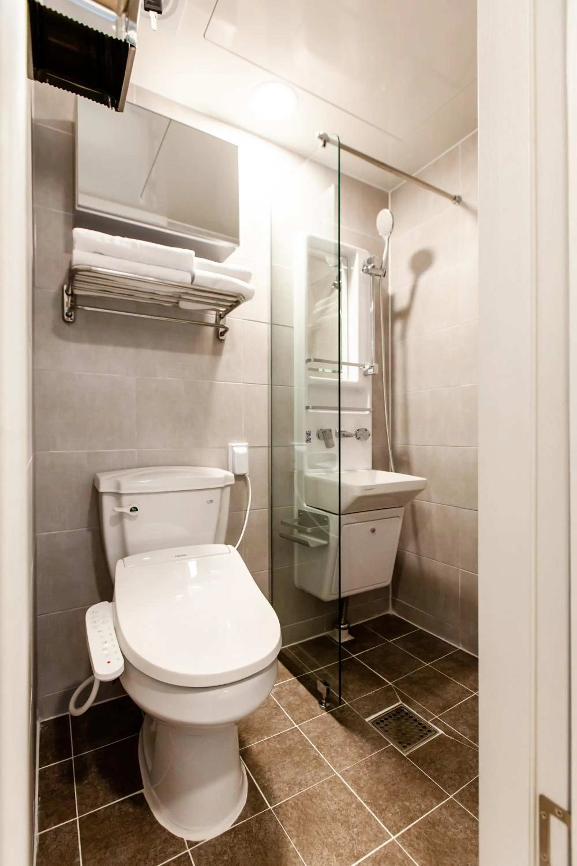 Shower in Step Inn Myeongdong 1