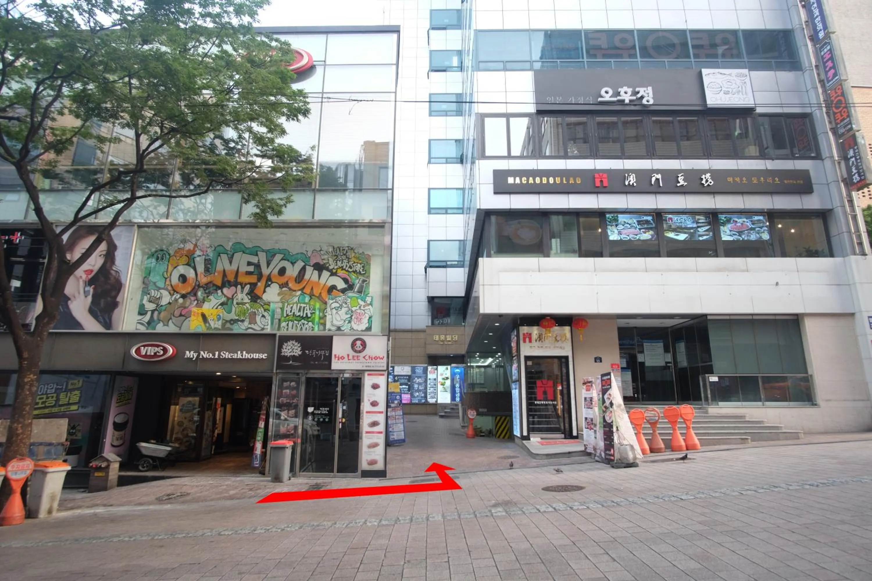 Facade/entrance in Step Inn Myeongdong 1