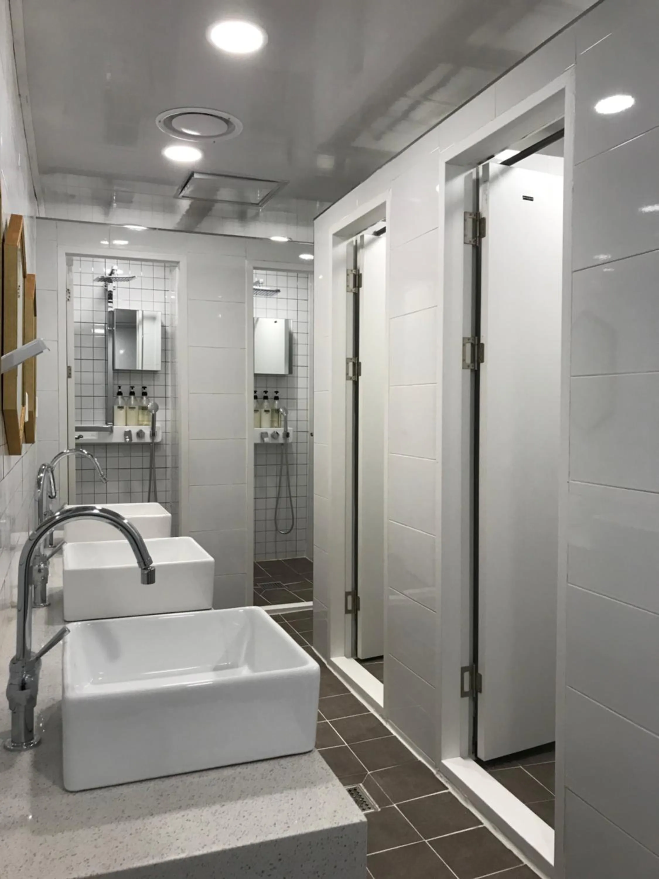 Shower in Step Inn Myeongdong 1