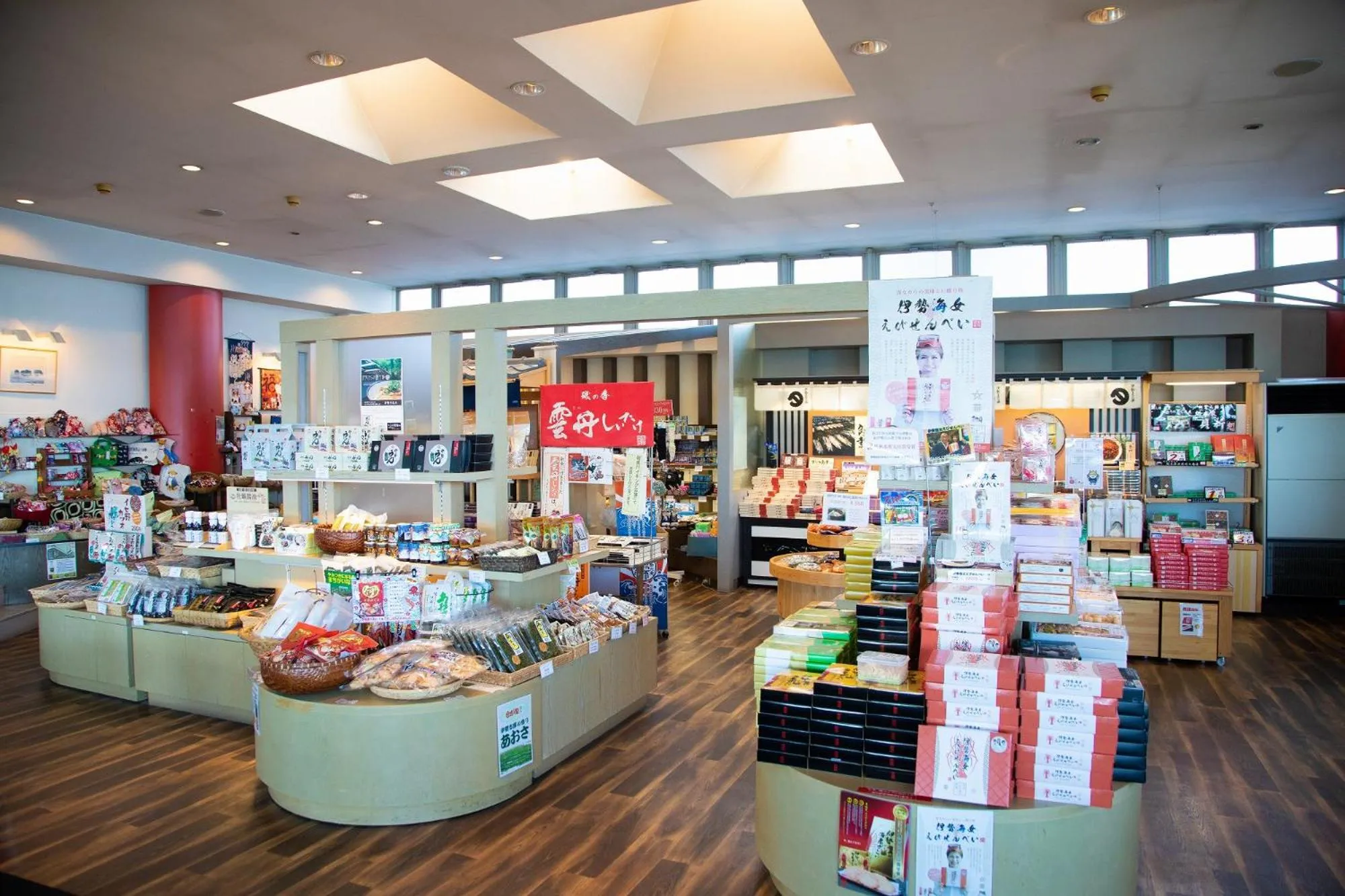 On-site shops in Toba Grand Hotel