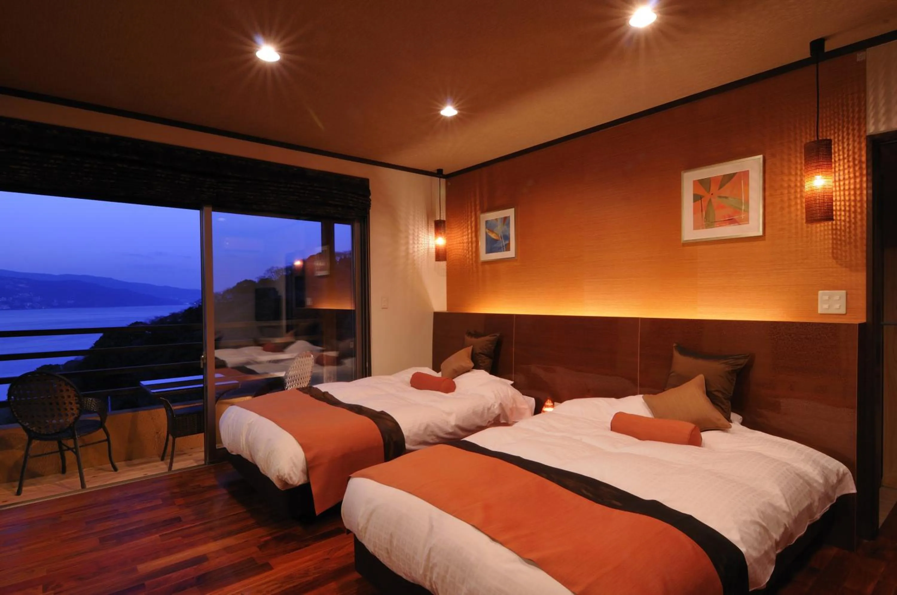 Night, Bed in Uminohana