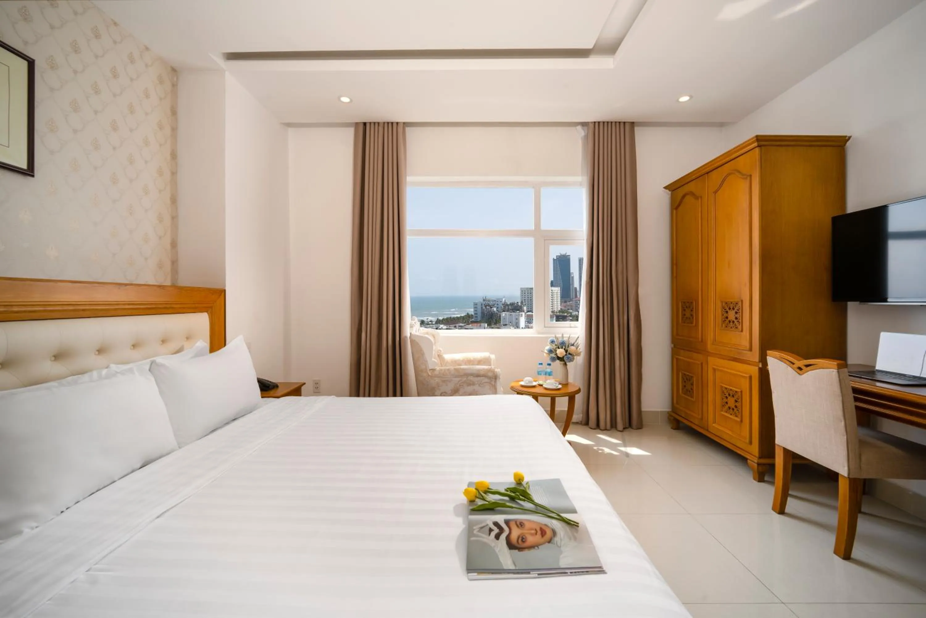 Bed in Royal Family Hotel