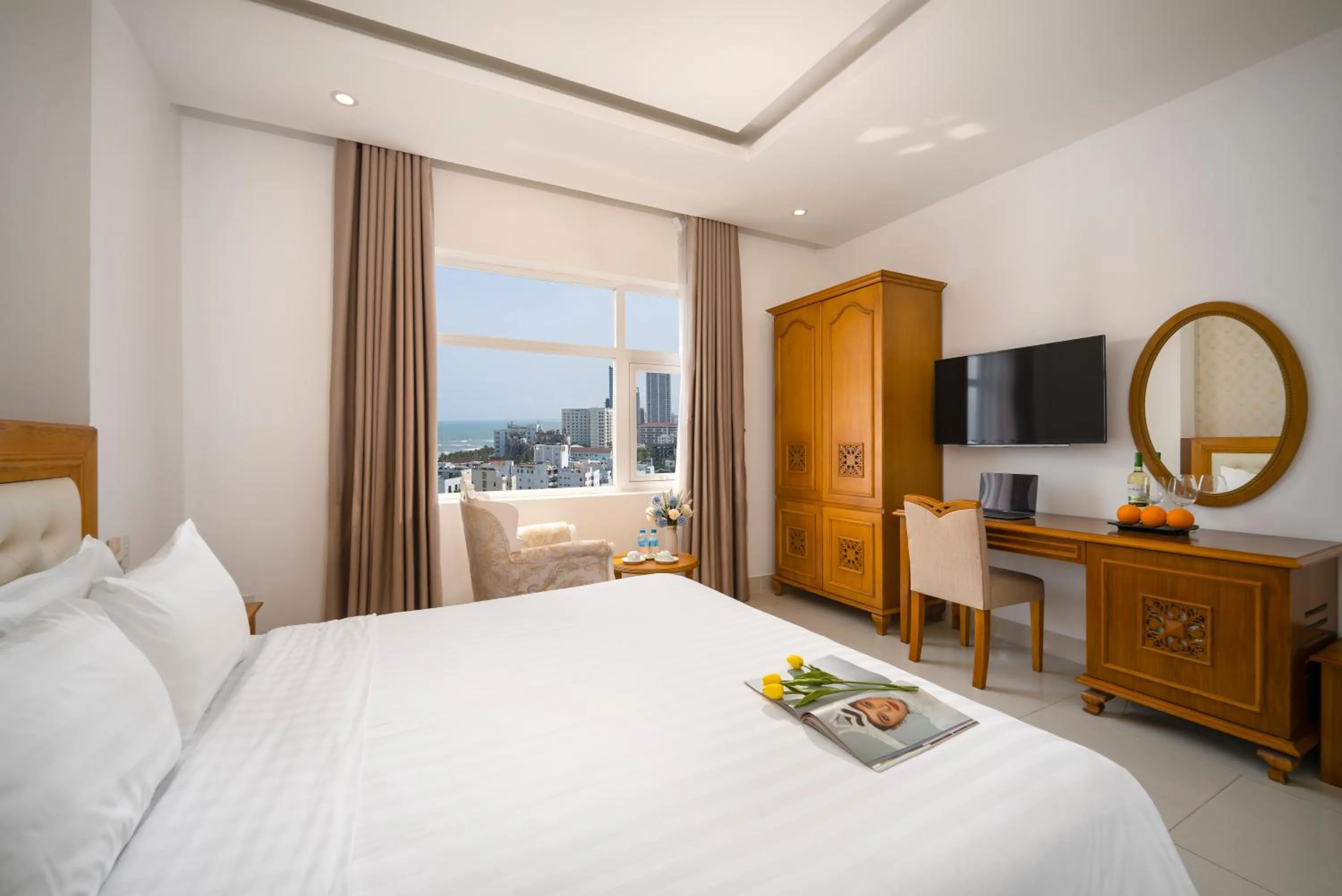 Bedroom, Bed in Royal Family Hotel