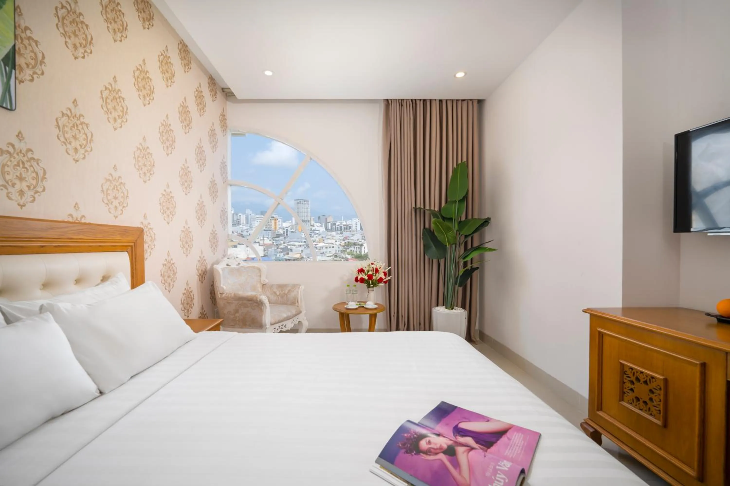 Bed in Royal Family Hotel