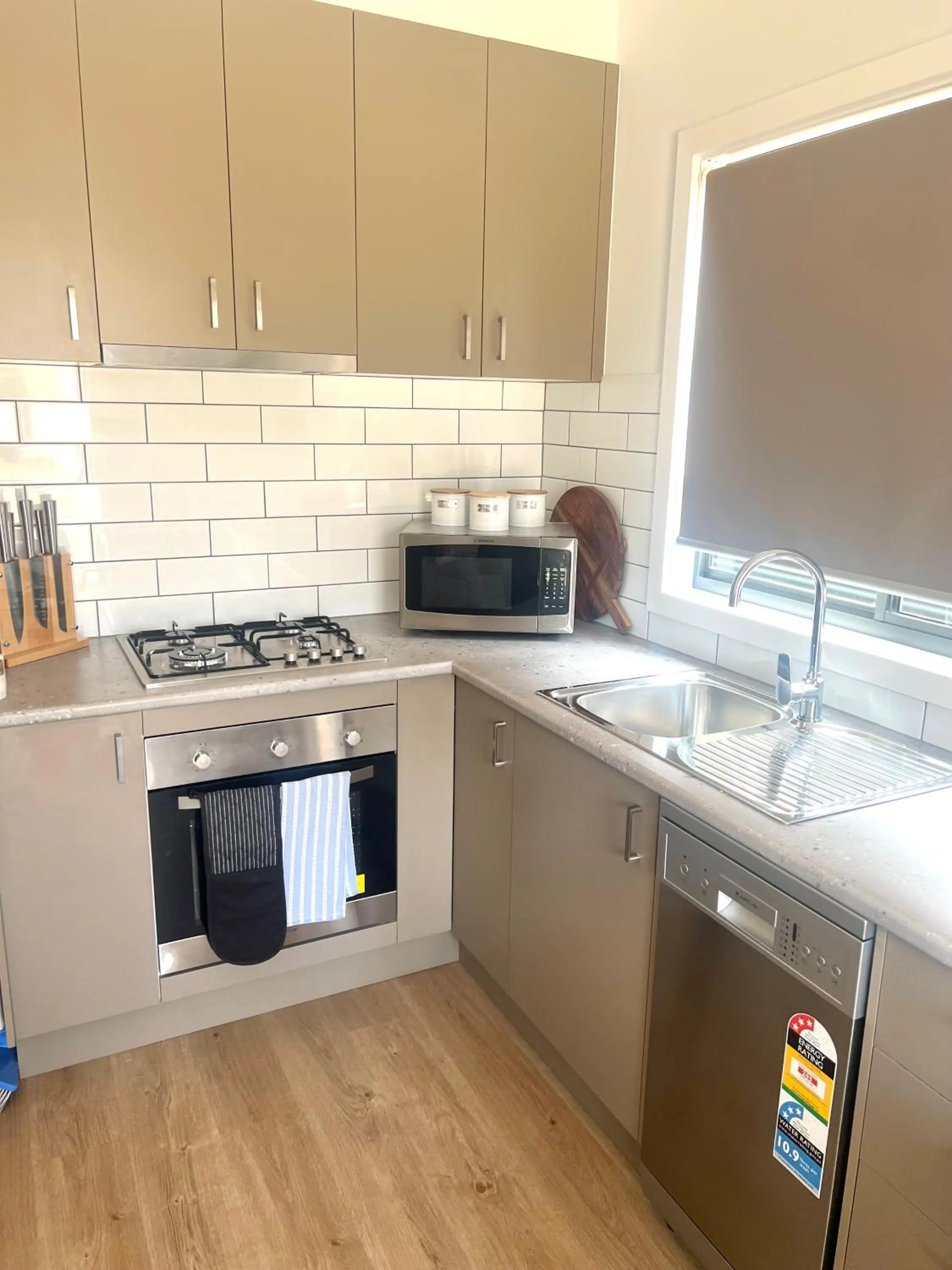 Kitchen or kitchenette in Bundalong Villas