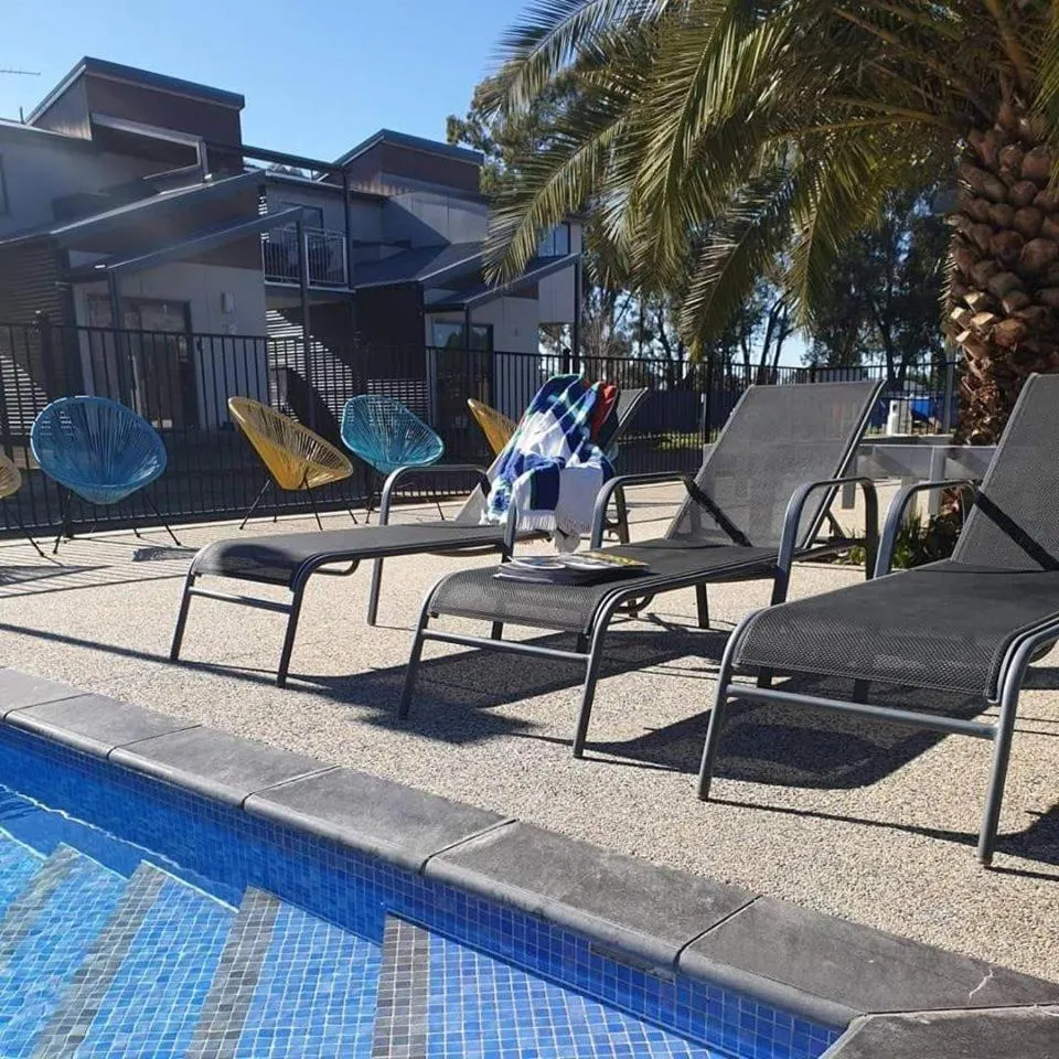 Swimming pool in Bundalong Villas
