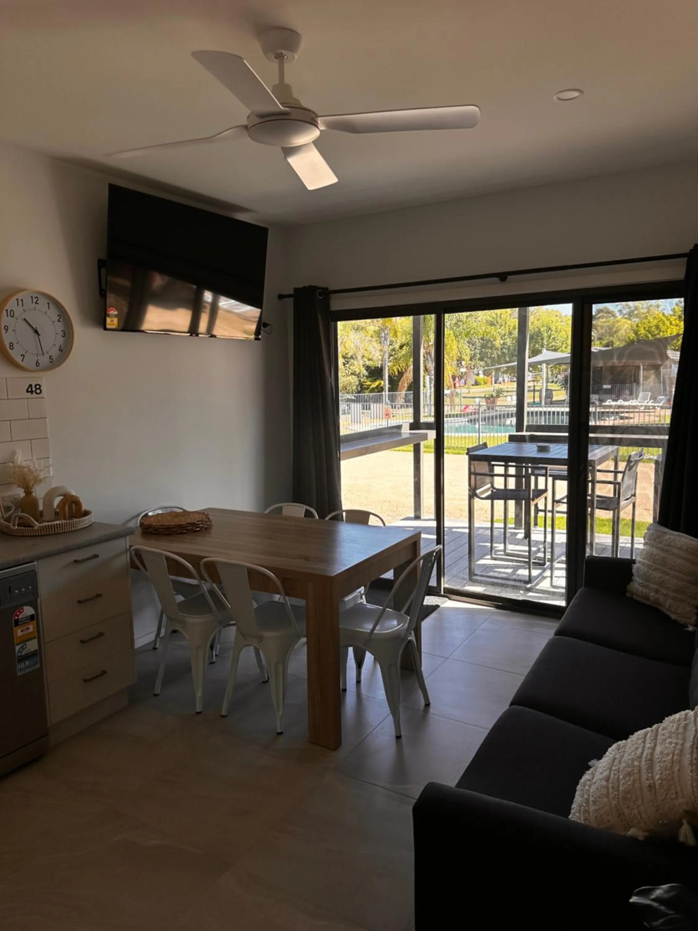 Communal lounge/ TV room in Bundalong Villas