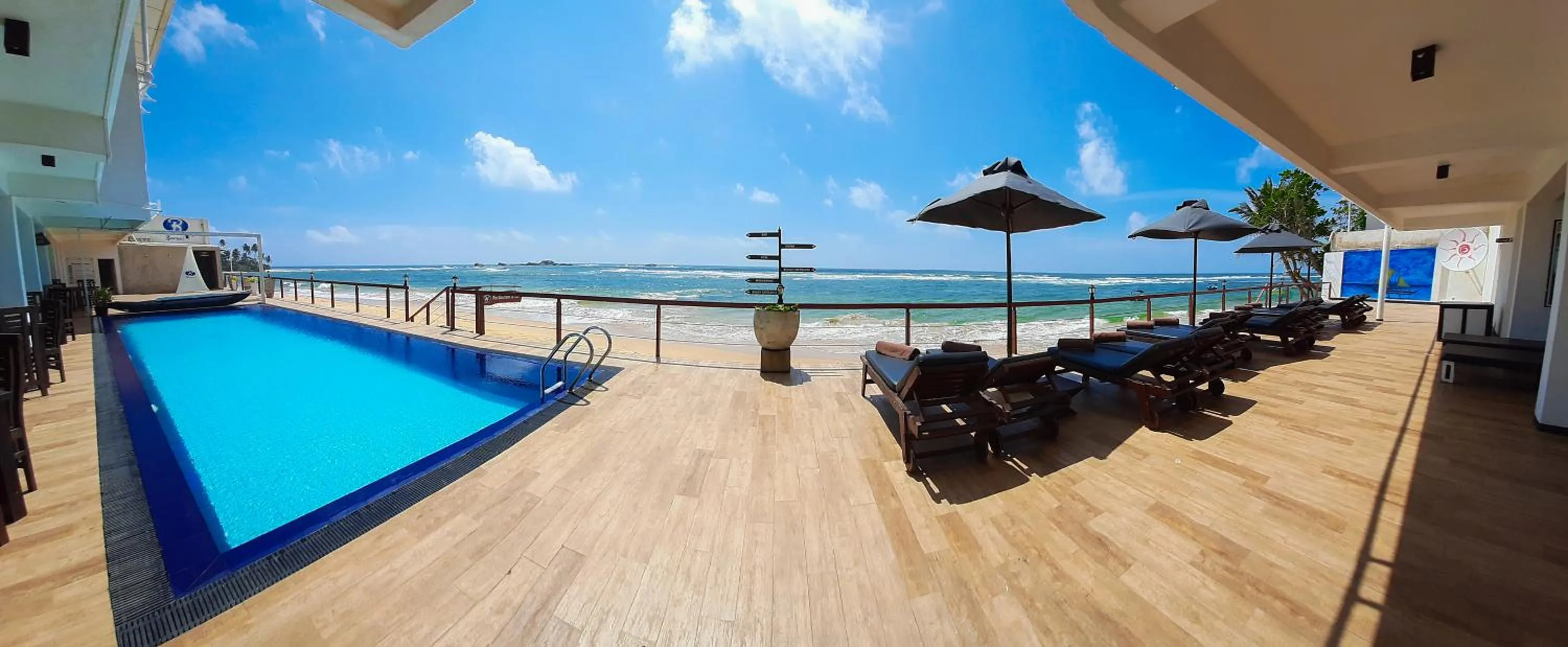 Beach in Coral Rock by Bansei