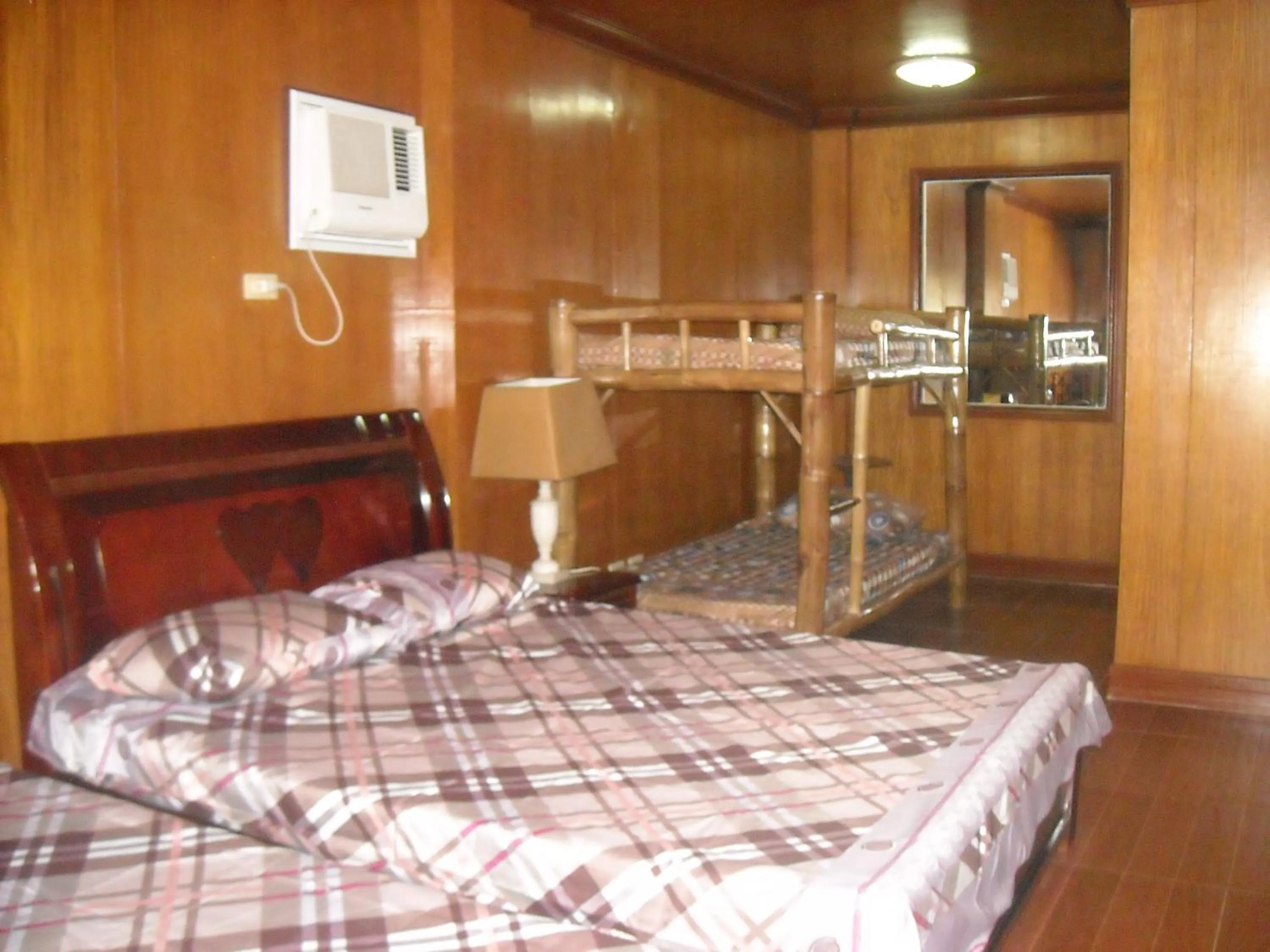 Photo of the whole room, Bed in Cebu Guest Inn