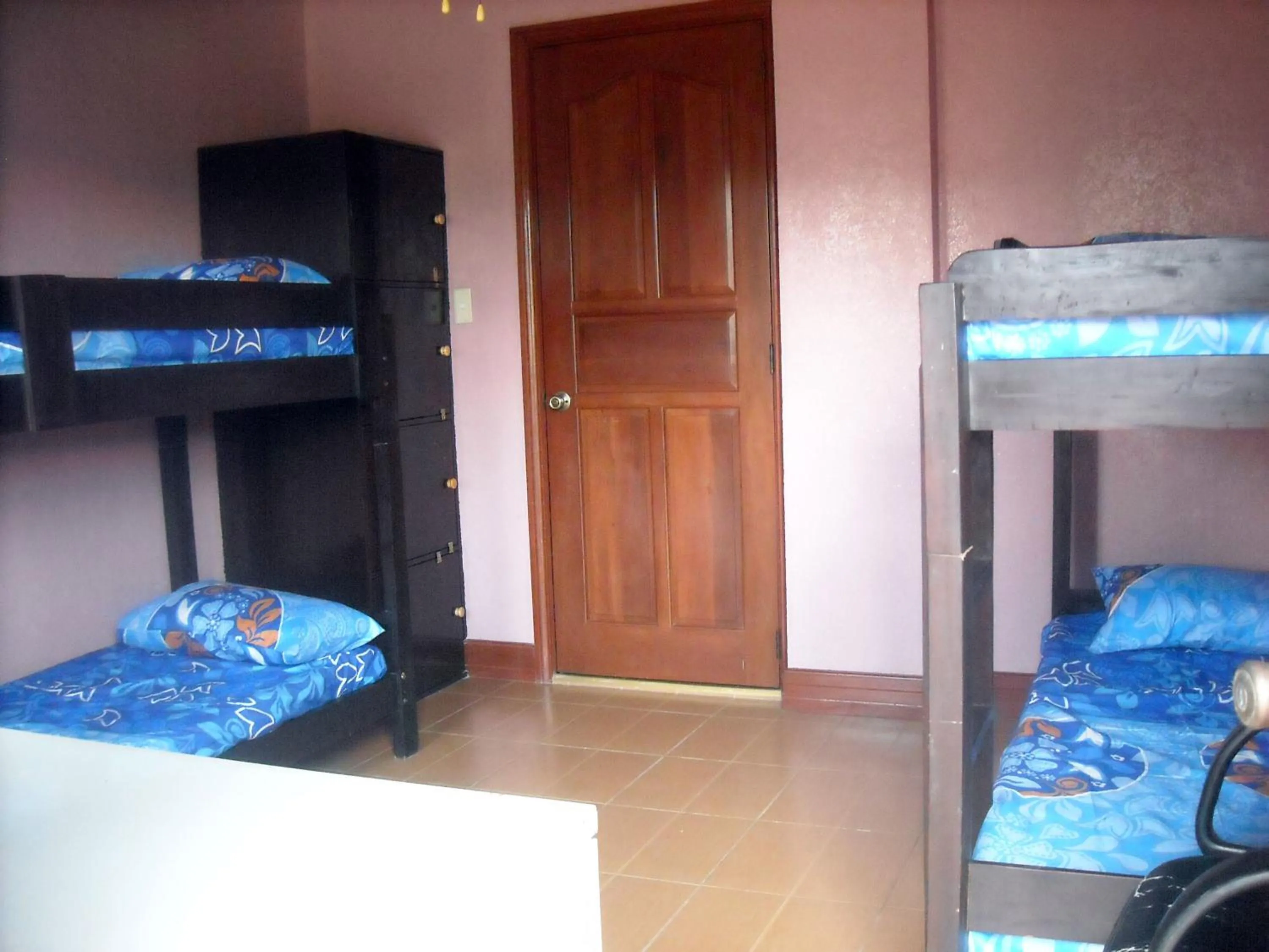 Photo of the whole room, Bed in Cebu Guest Inn