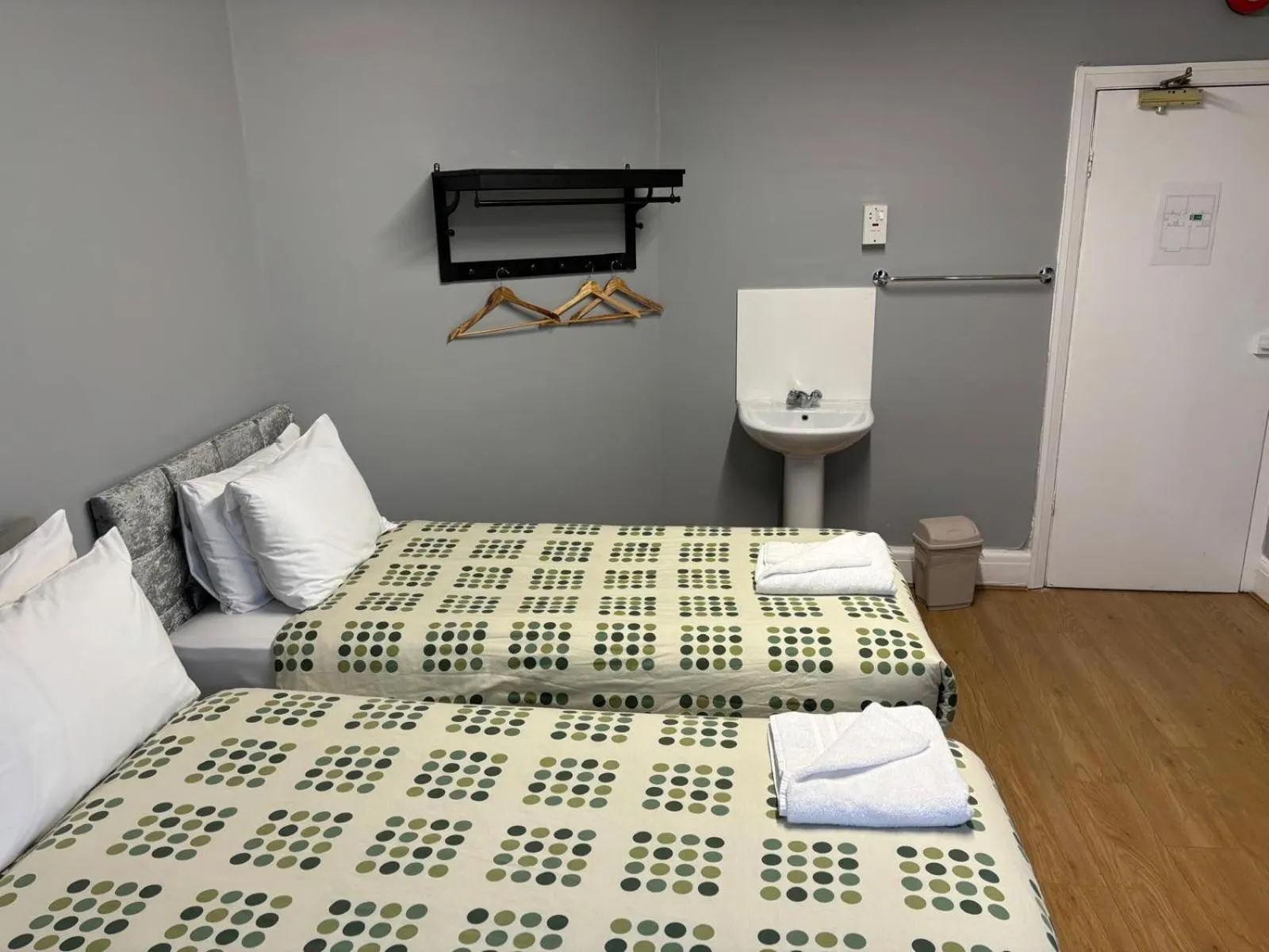 Bedroom, Bed in Elstree Inn