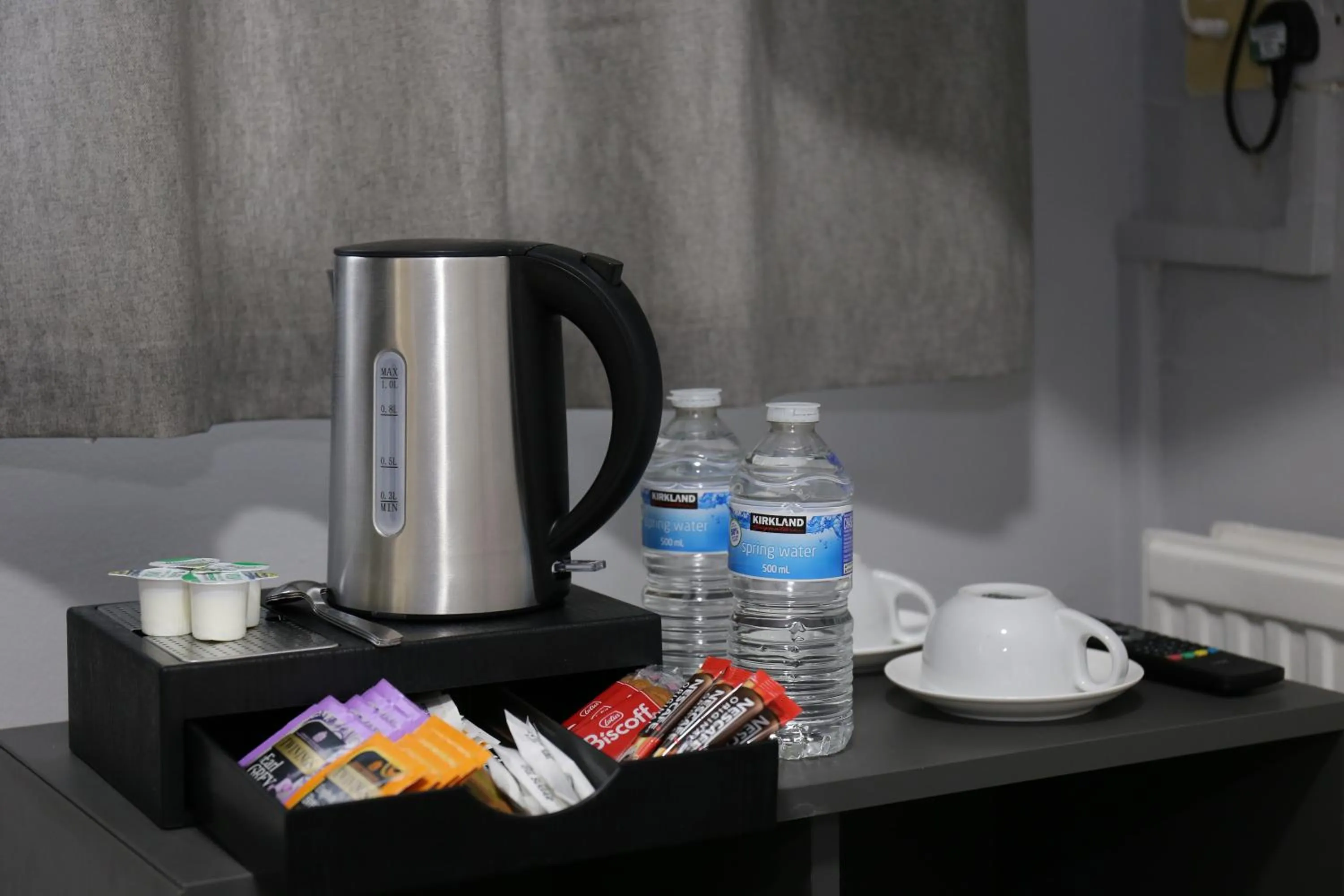 Coffee/tea facilities in Elstree Inn