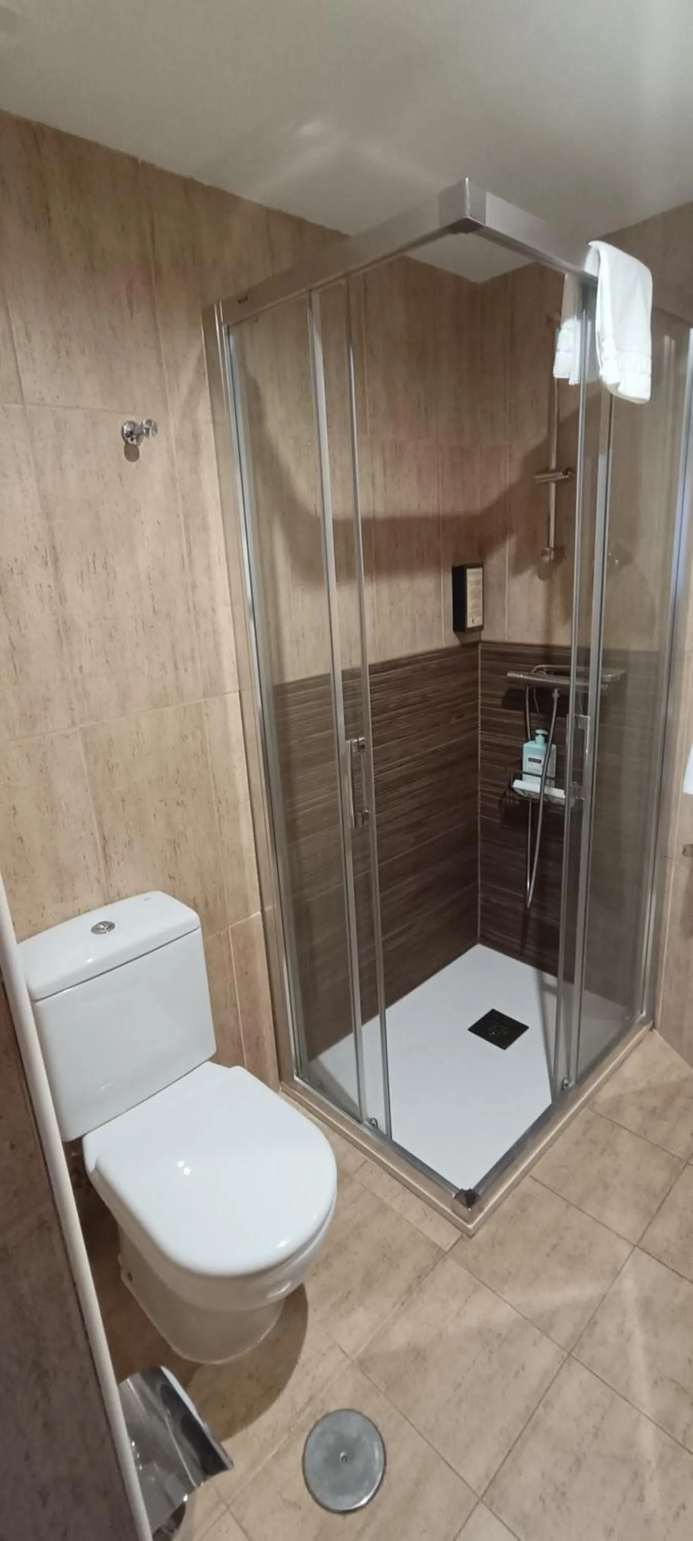 Shower in Hotel Santa Isabel