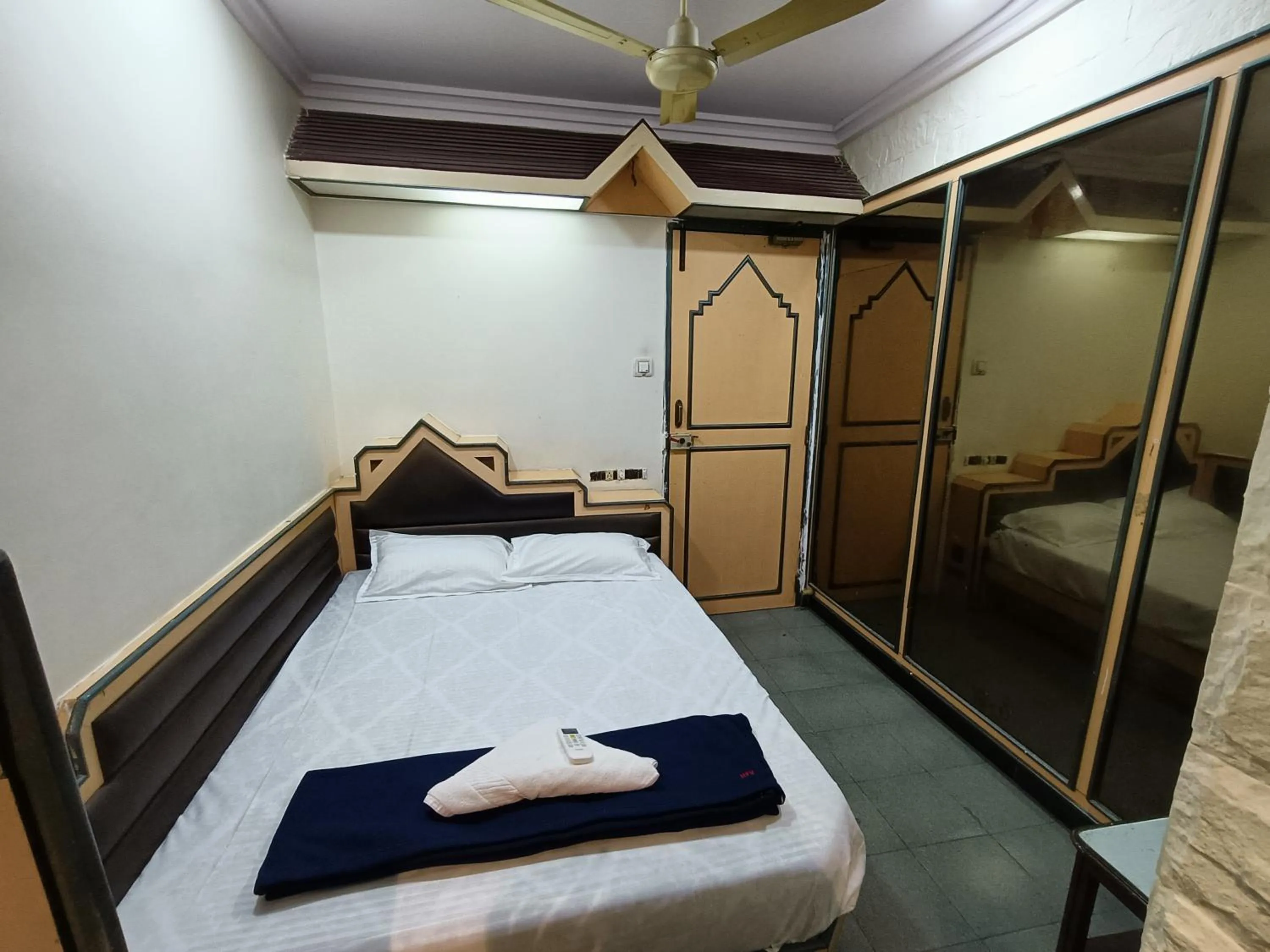 Bed in Hotel Platinum Residency Colaba
