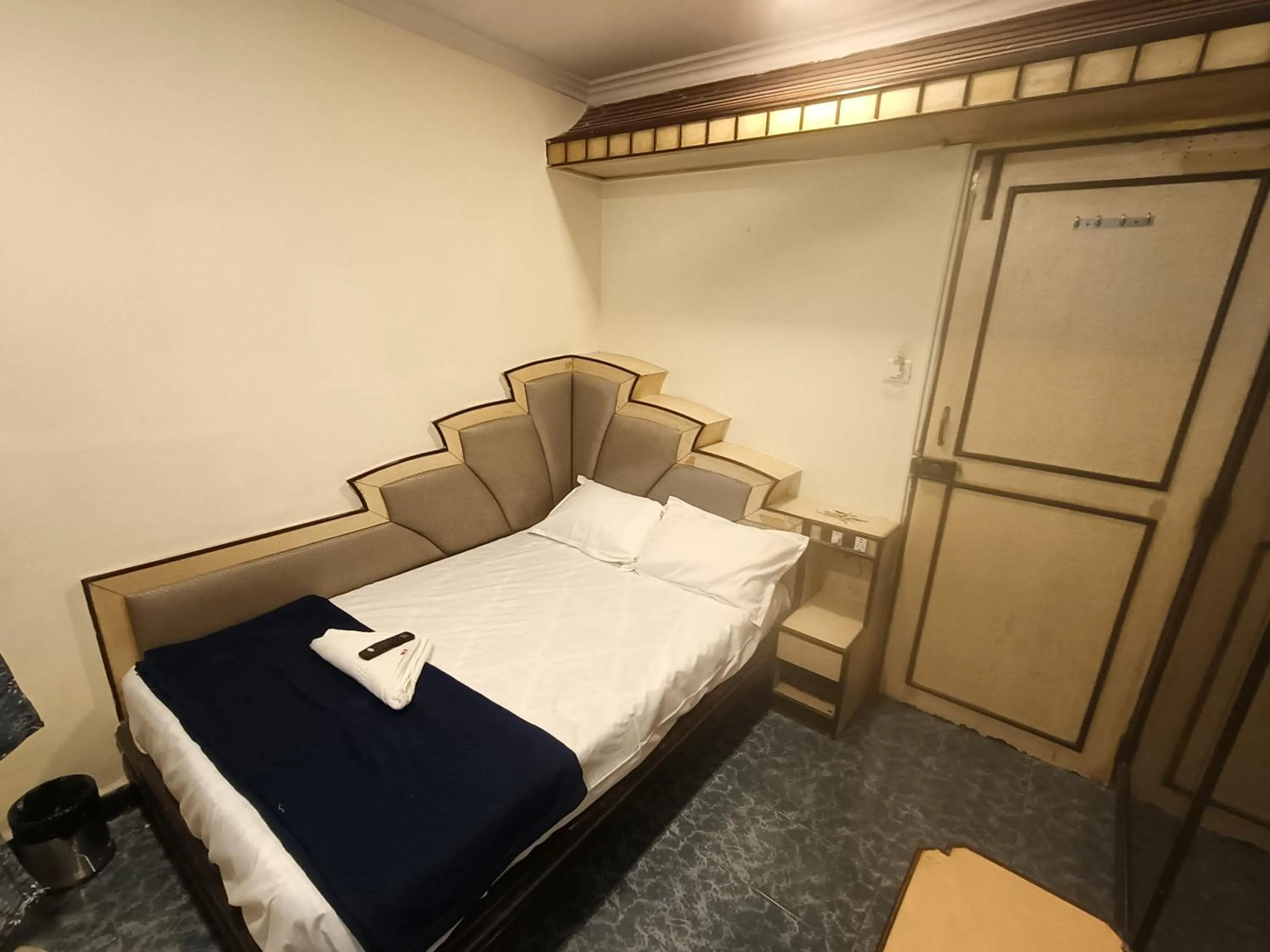 Bed in Hotel Platinum Residency Colaba