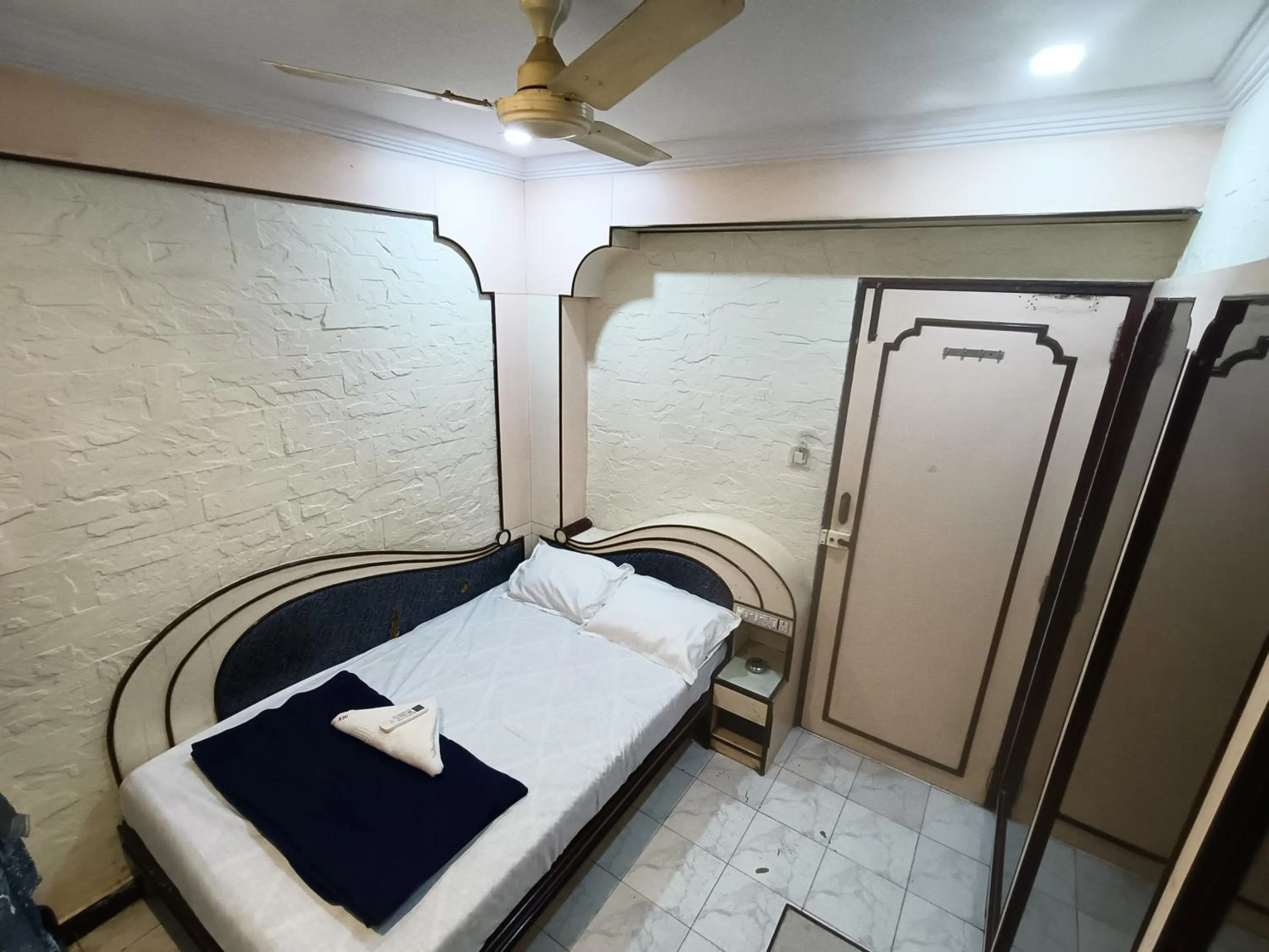 Bed in Hotel Platinum Residency Colaba