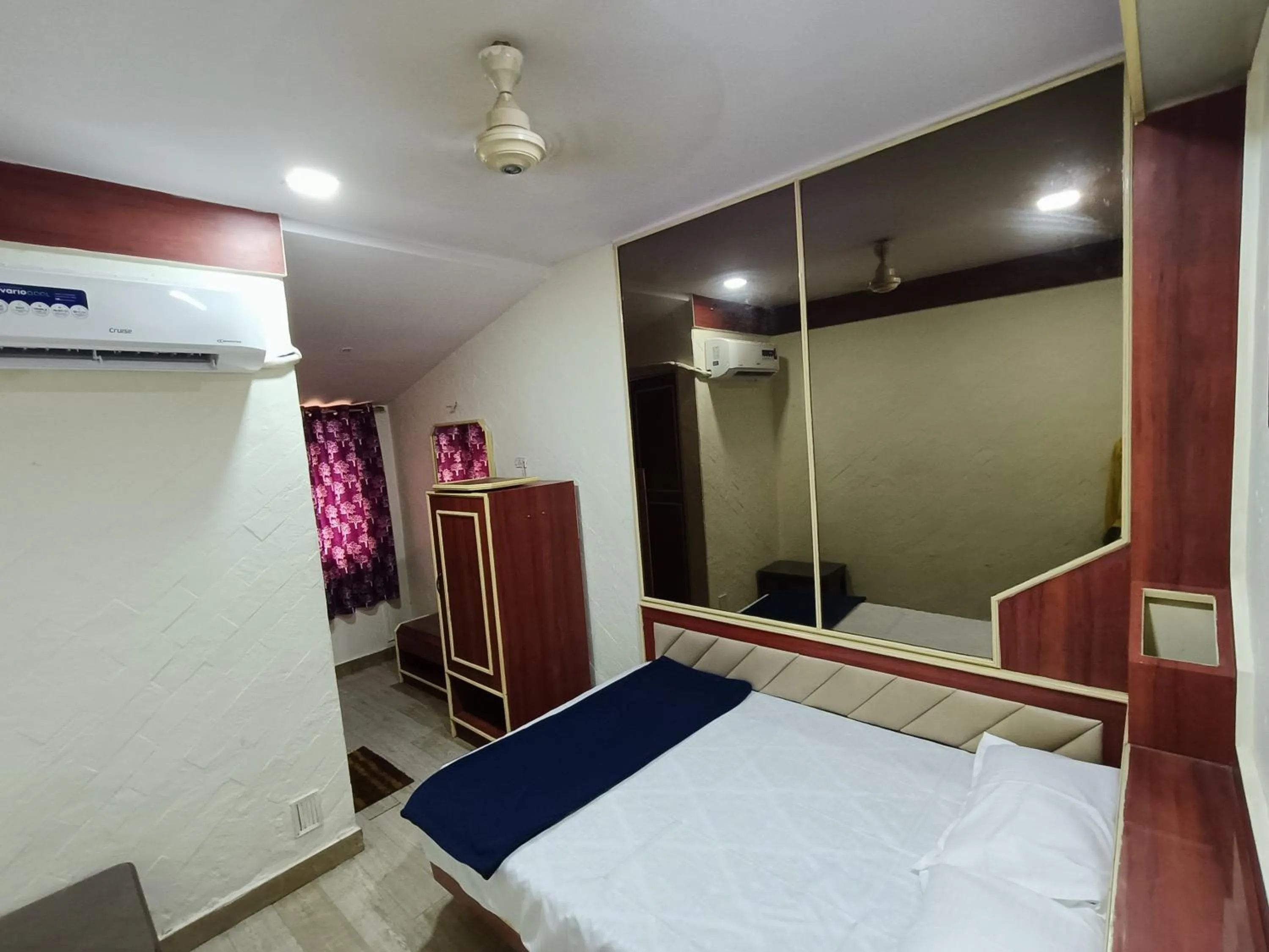 Bed in Hotel Platinum Residency Colaba
