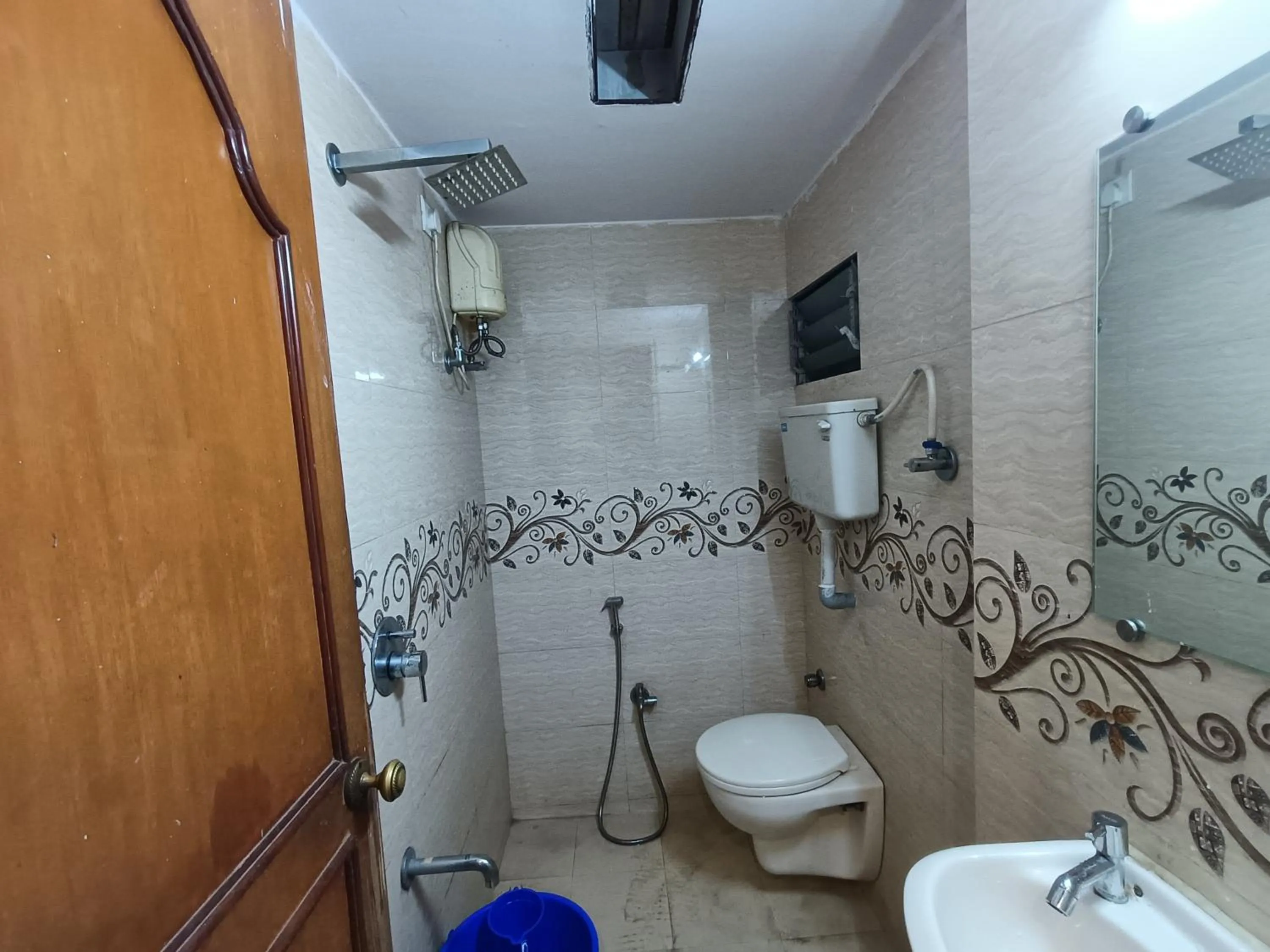 Shower in Hotel Platinum Residency Colaba