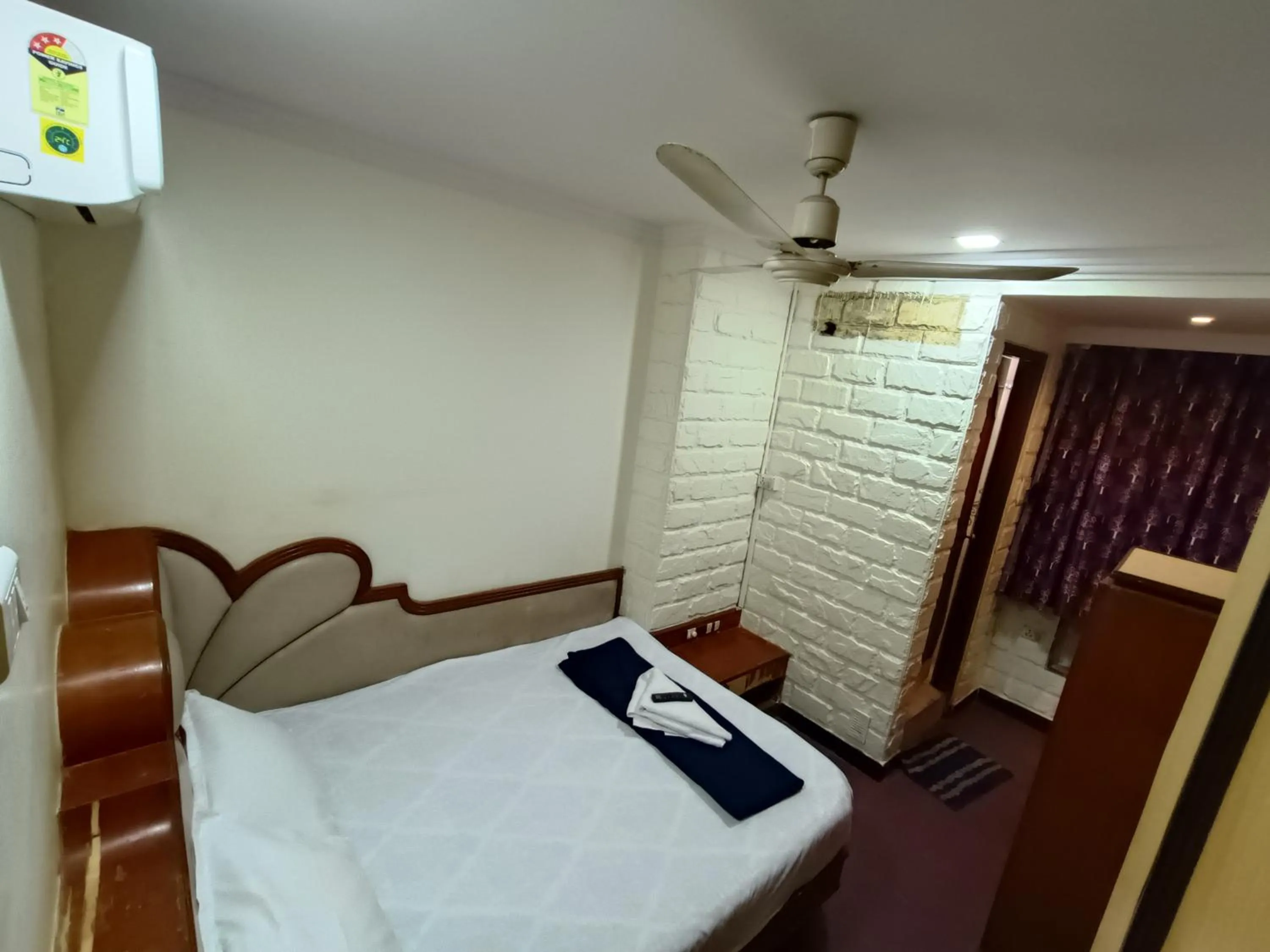 Bed in Hotel Platinum Residency Colaba