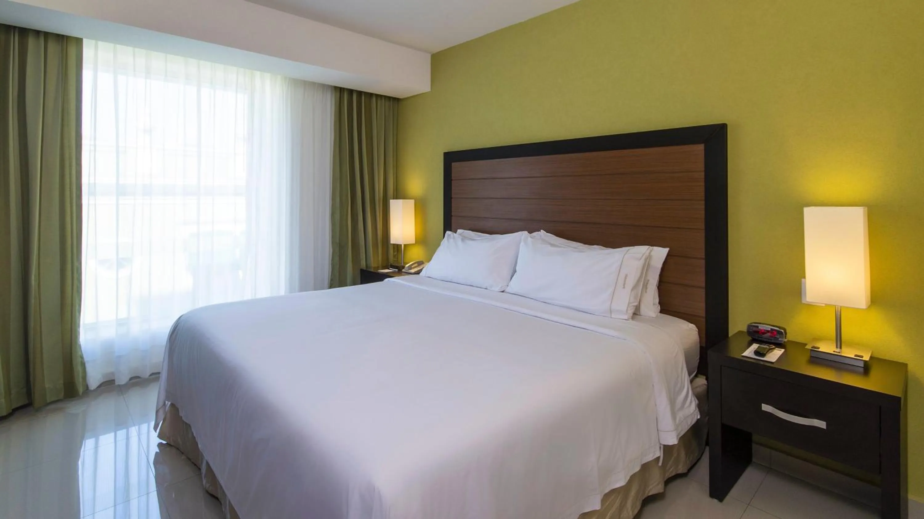 Bedroom in Holiday Inn Express Xalapa by IHG