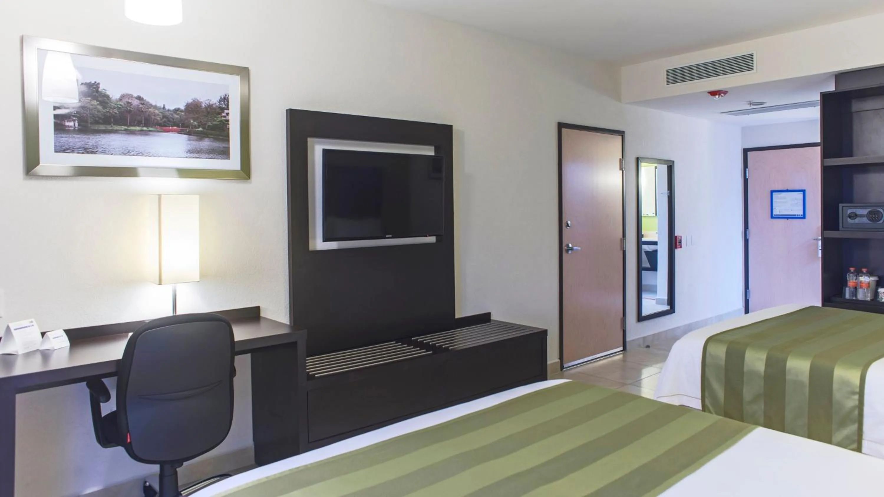 Photo of the whole room in Holiday Inn Express Xalapa by IHG