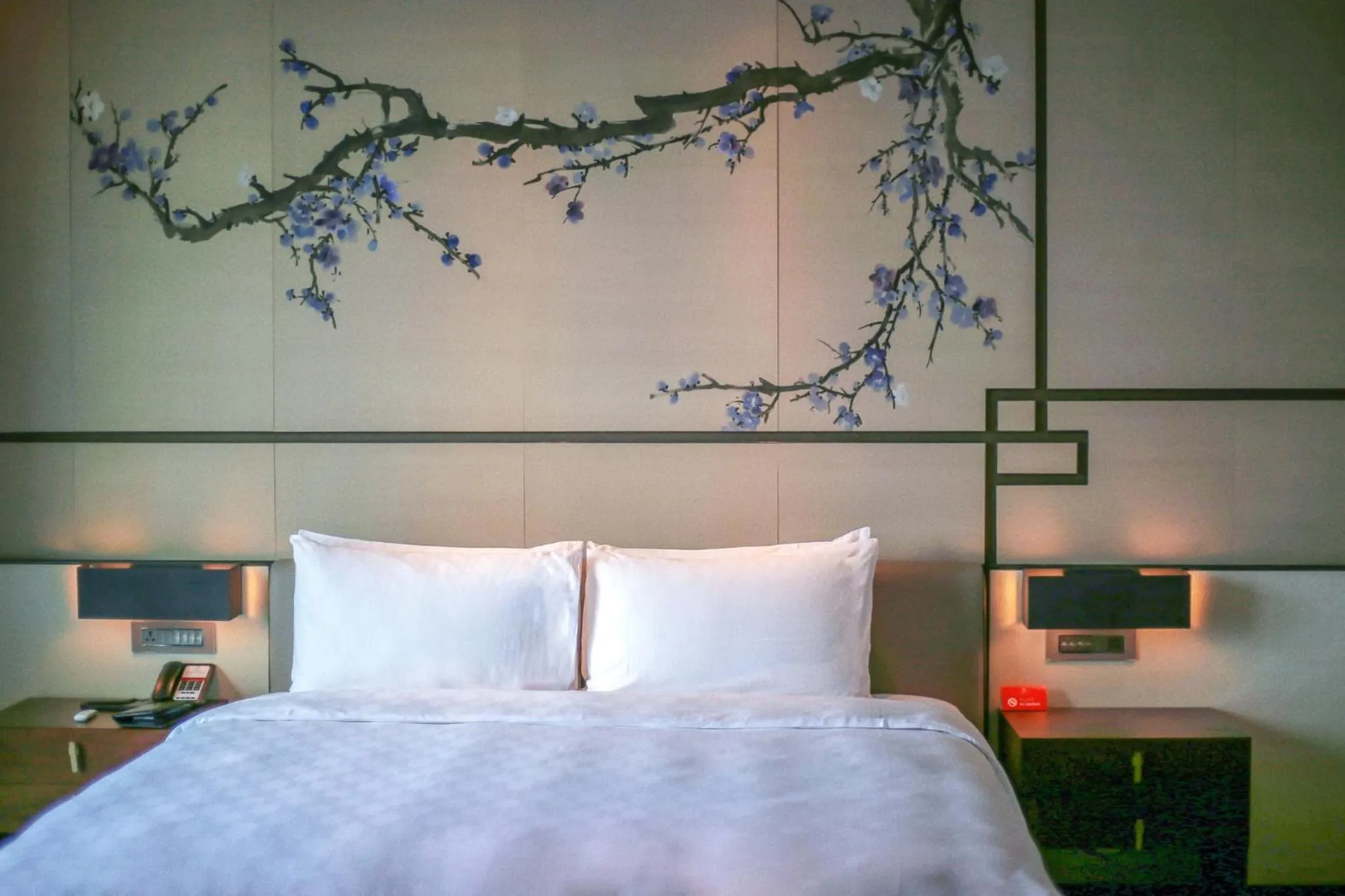 Photo of the whole room, Bed in HUALUXE Hotels & Resorts Nanchang High-Tech Zone, an IHG Hotel