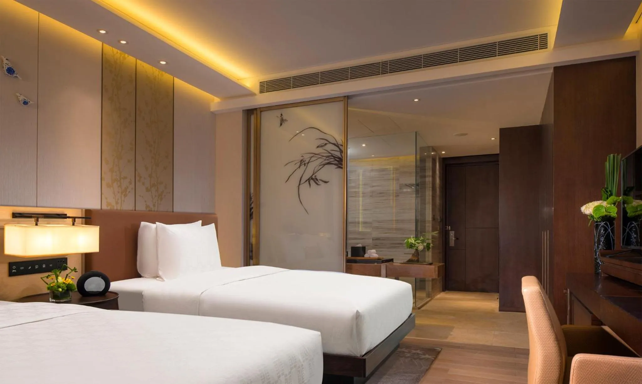 Photo of the whole room, Bed in HUALUXE Hotels & Resorts Nanchang High-Tech Zone, an IHG Hotel