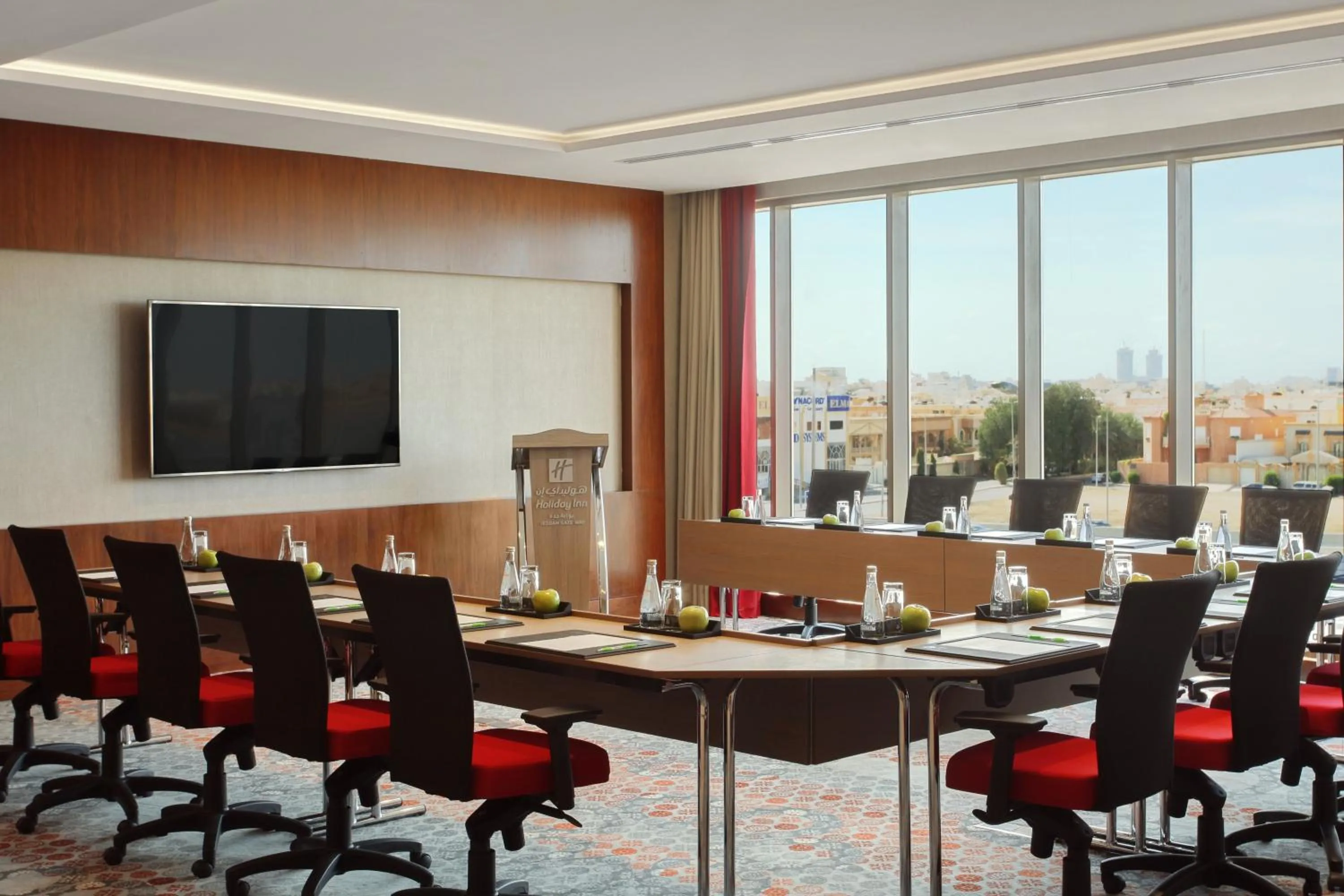 Meeting/conference room in Holiday Inn Jeddah Gateway by IHG