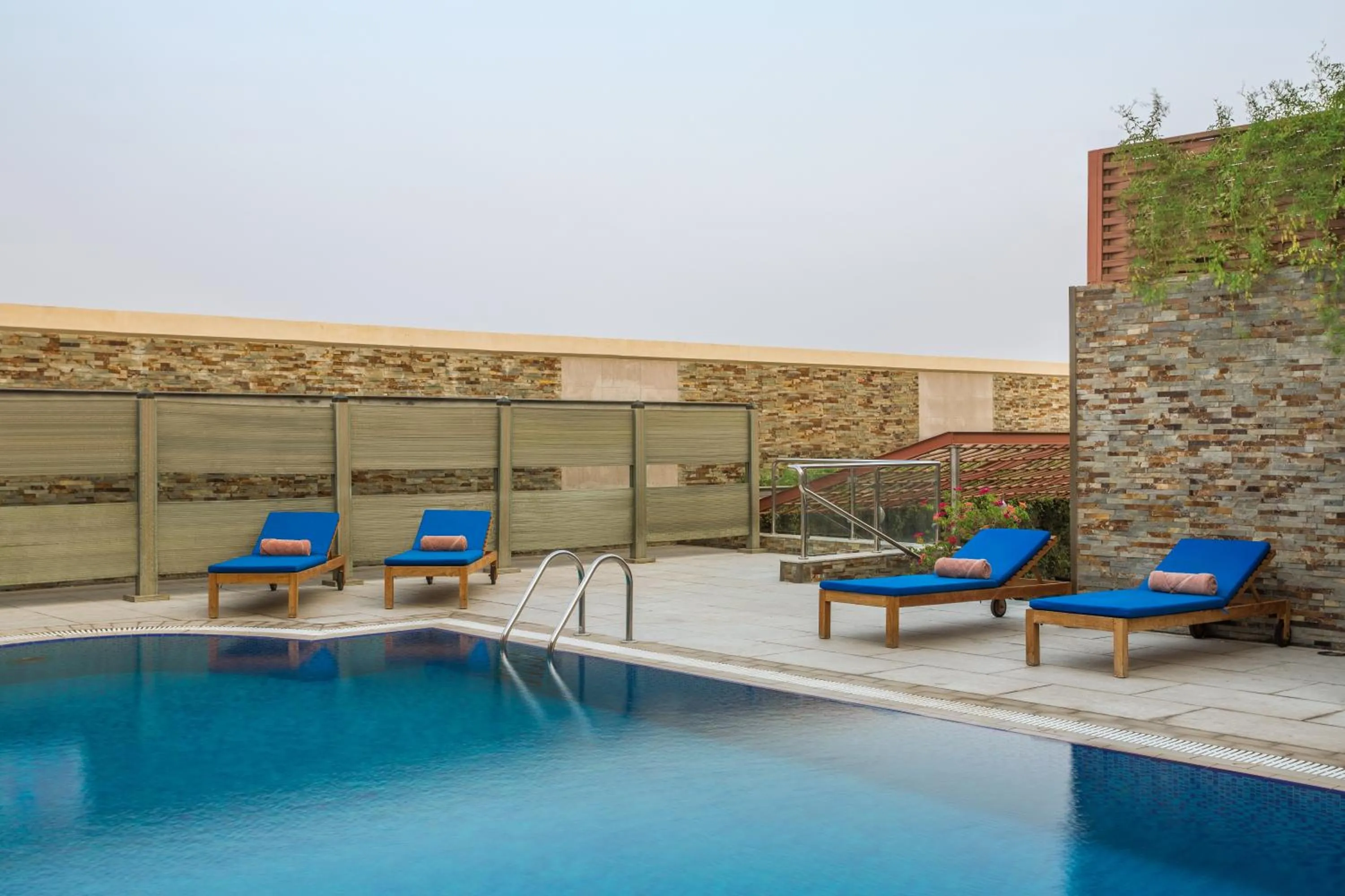 Swimming pool in Holiday Inn Jeddah Gateway by IHG