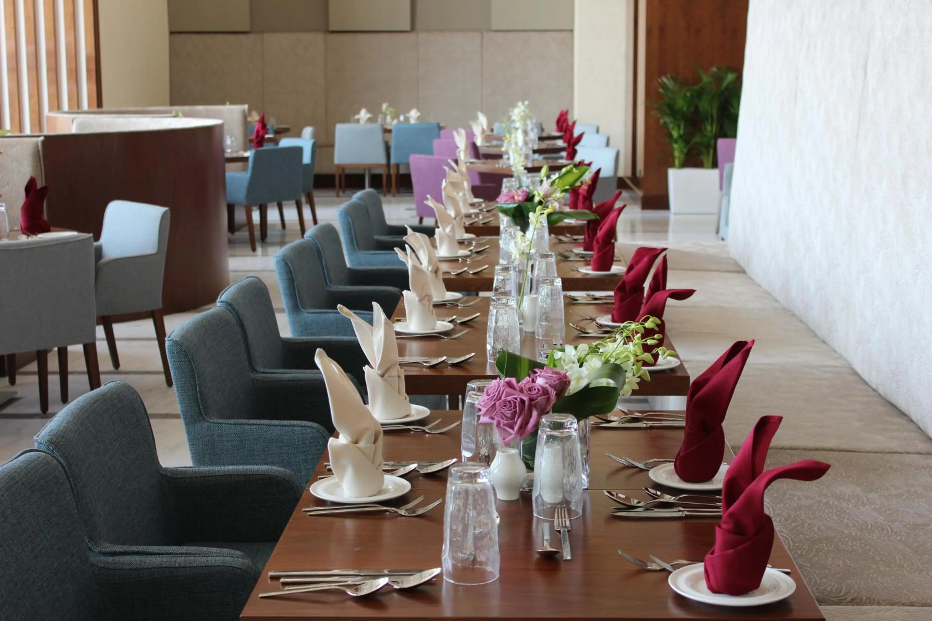Restaurant/places to eat in Holiday Inn Jeddah Gateway by IHG