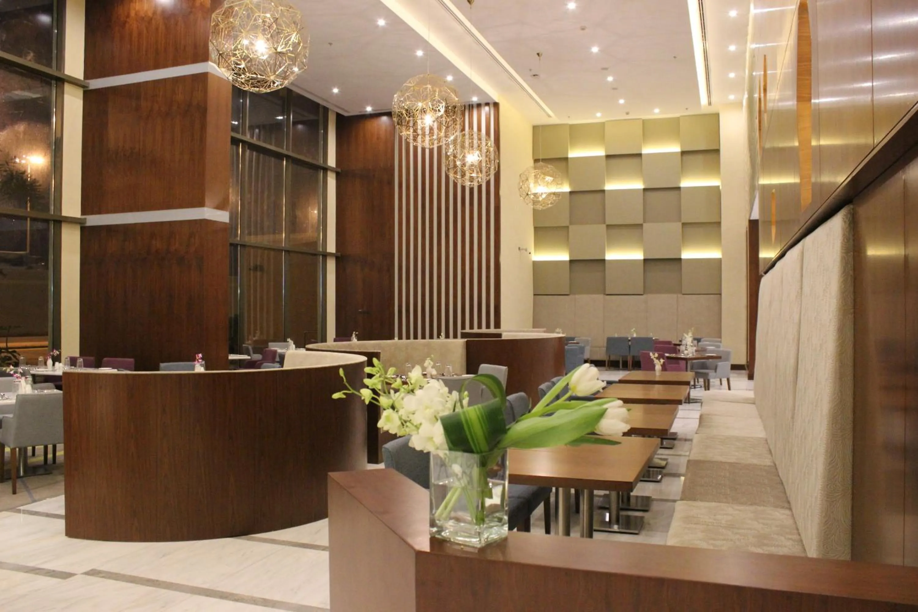 Restaurant/places to eat in Holiday Inn Jeddah Gateway by IHG