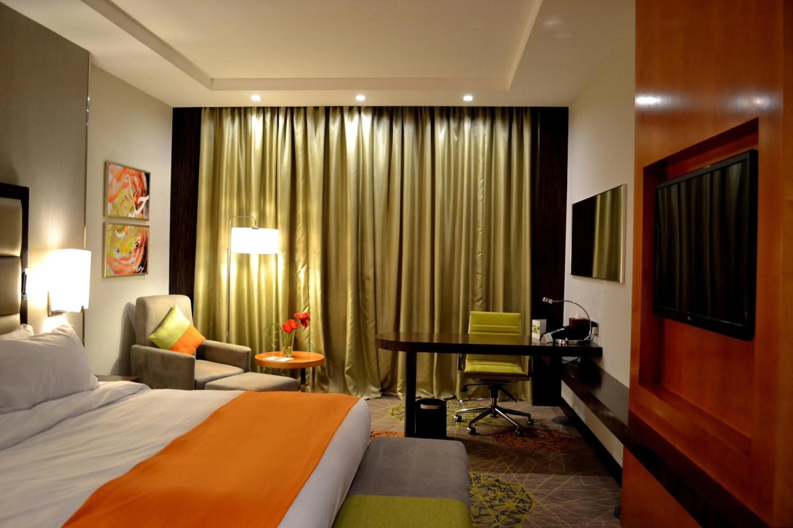 Photo of the whole room, Bed in Holiday Inn Jeddah Gateway by IHG